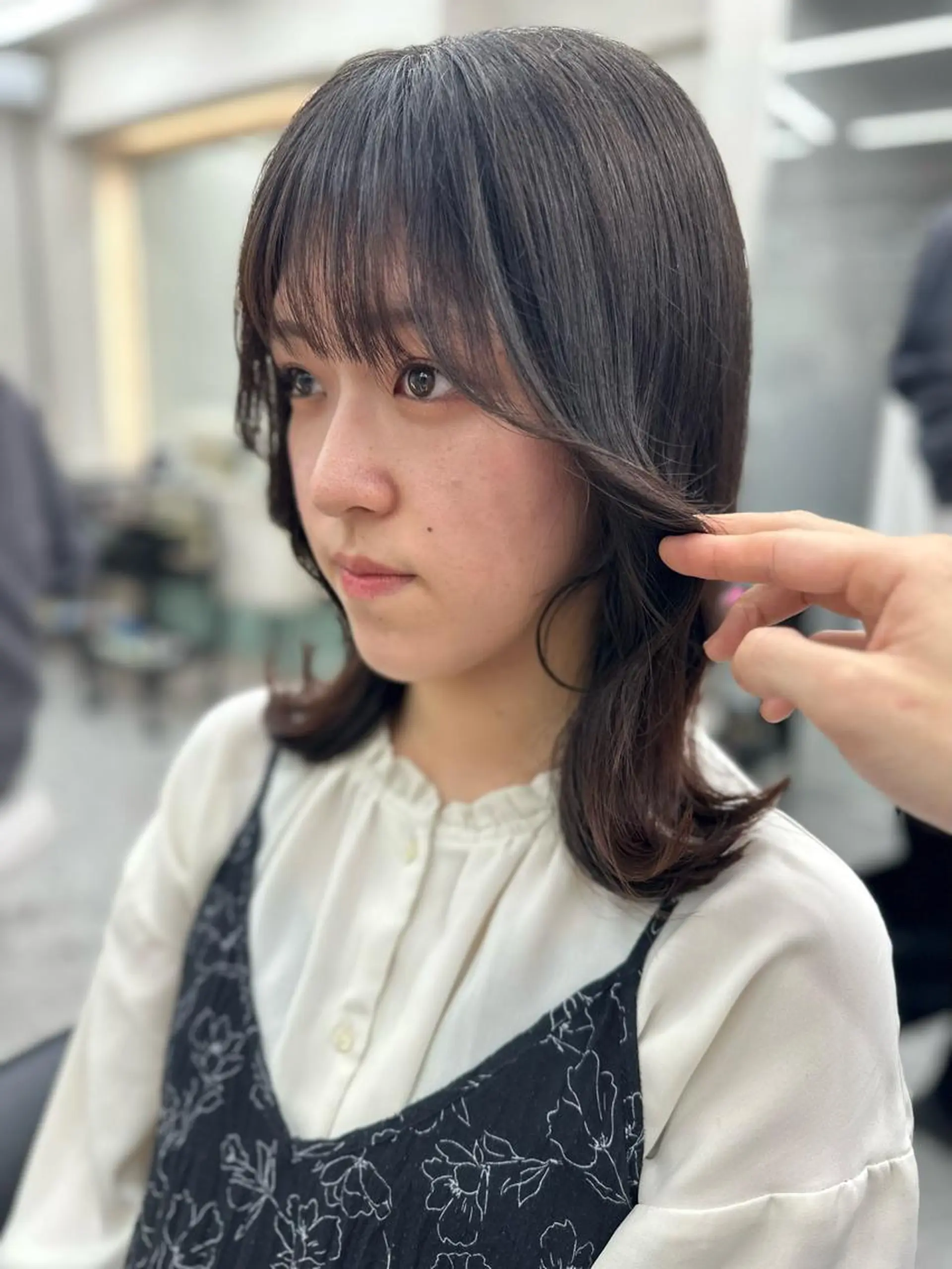 セミロング カット ヘアカラー 縮毛矯正 トリートメント ✨髪質改善特化✨副 店長椎葉信乃介のヘアスタイル