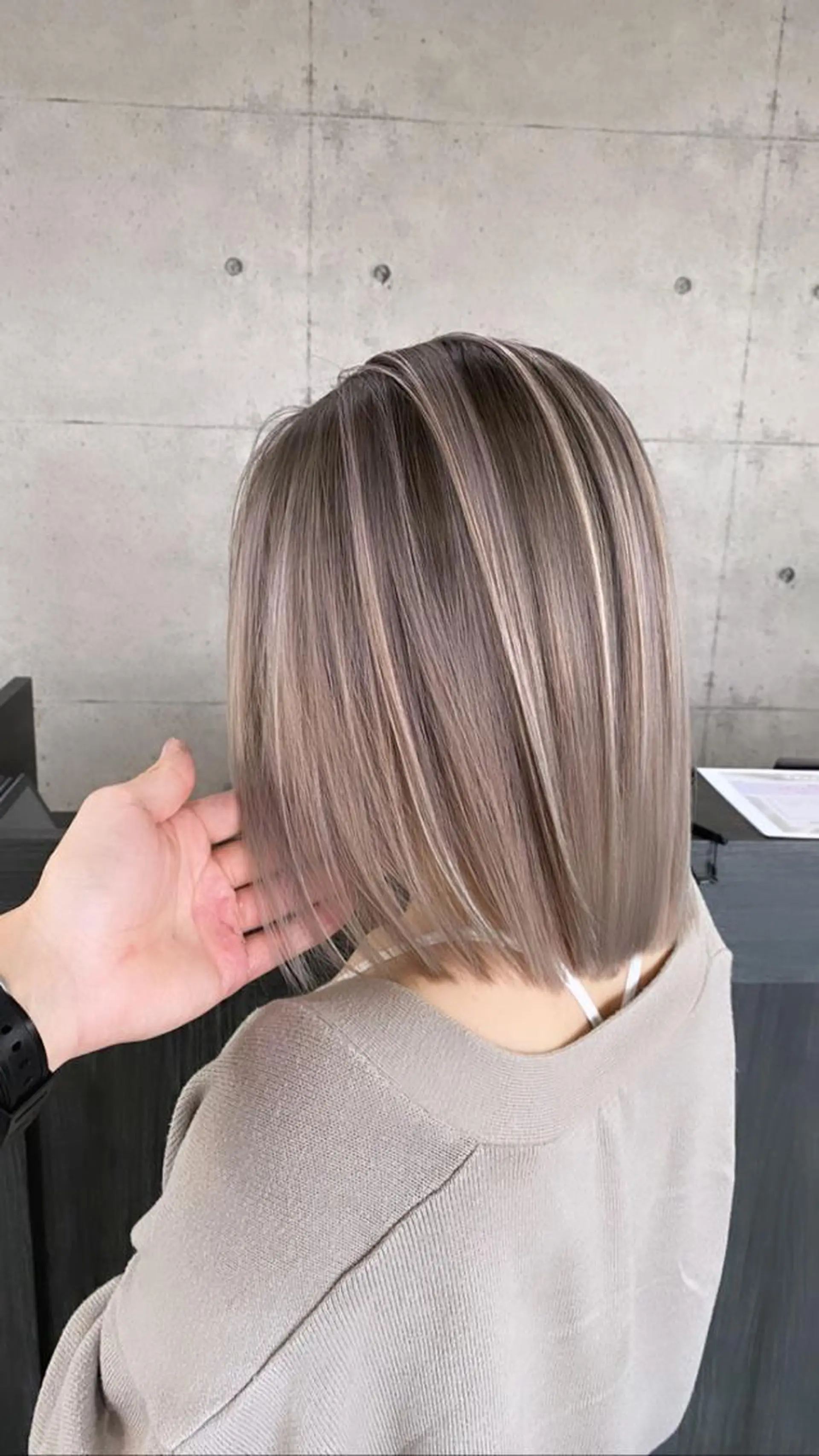 ミディアム カラー パーマ ヘアアレンジ アッシュ バレイヤージュ ブリーチ ブロンド ブラウンカラー ULu. 岡山駅店 髪質改善トリートメント＆ハイトーンカラー所属・SUZU/岡山/矯正 ハイトーン/レイヤーのヘアスタイル