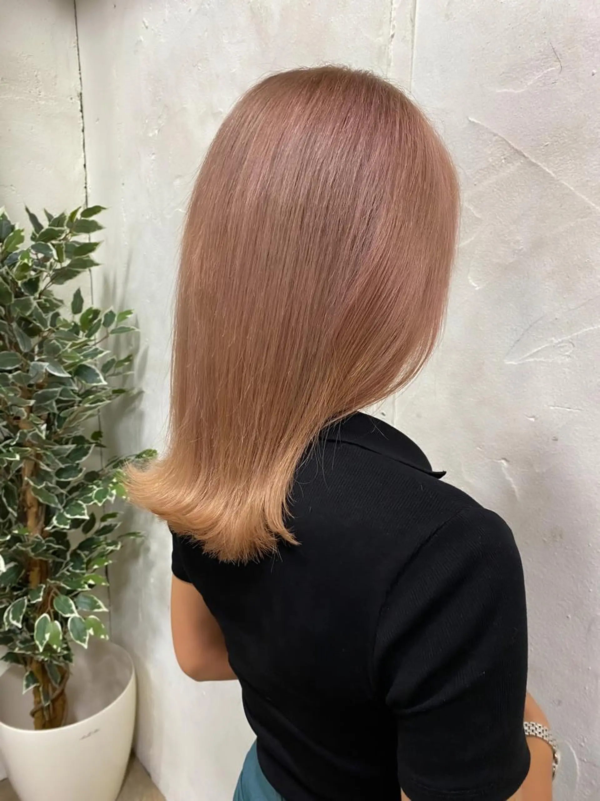 ミディアム カラー ベージュカラー ブリーチ ピンクカラー ピンクベージュ ヘアカラー ALLY（アリー）所属・ミニモお気に入り数 No.1宍戸雄弥のヘアスタイル