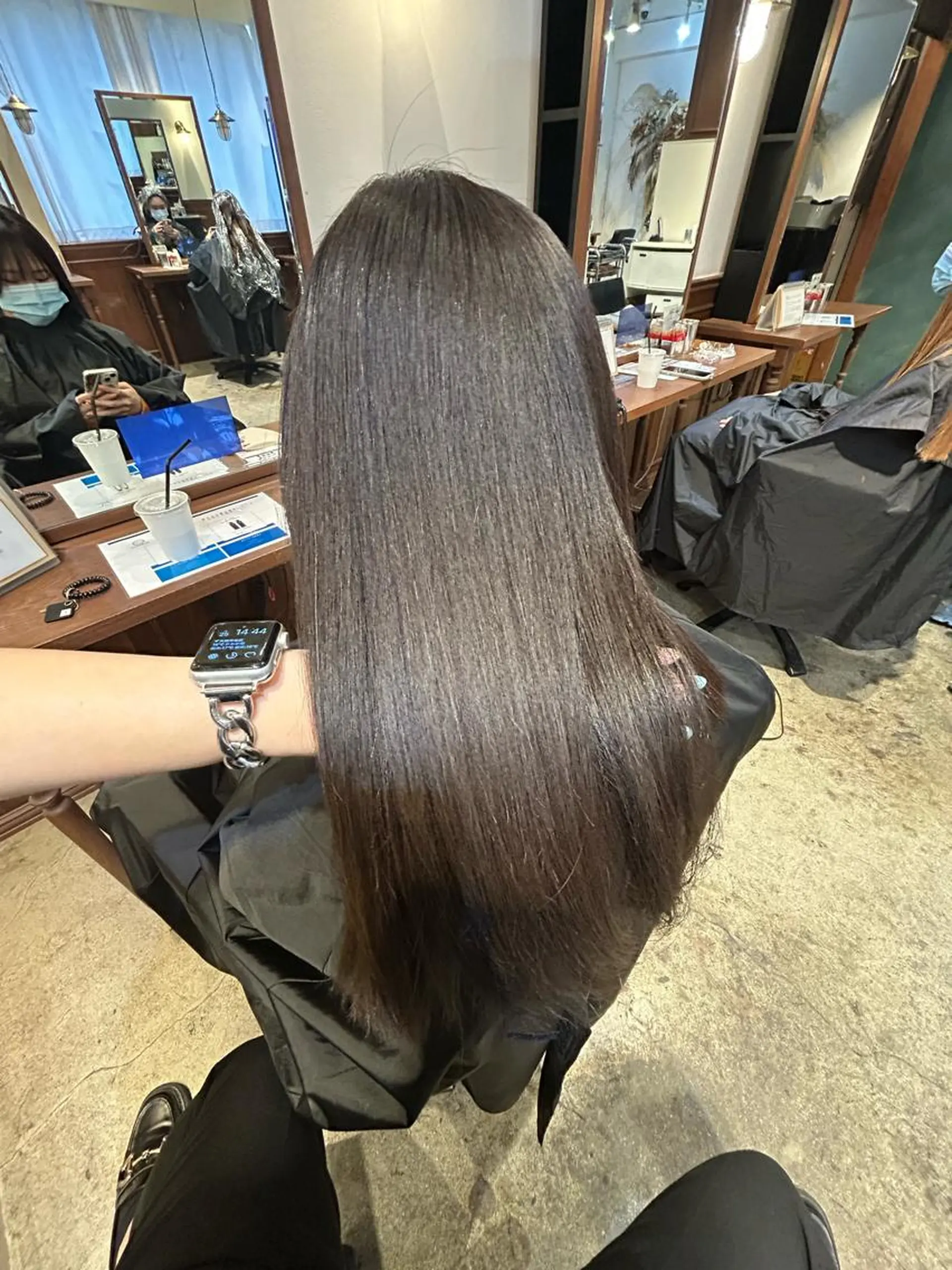 セミロング 髪質改善カラー 🫧川井麻由のヘアスタイル