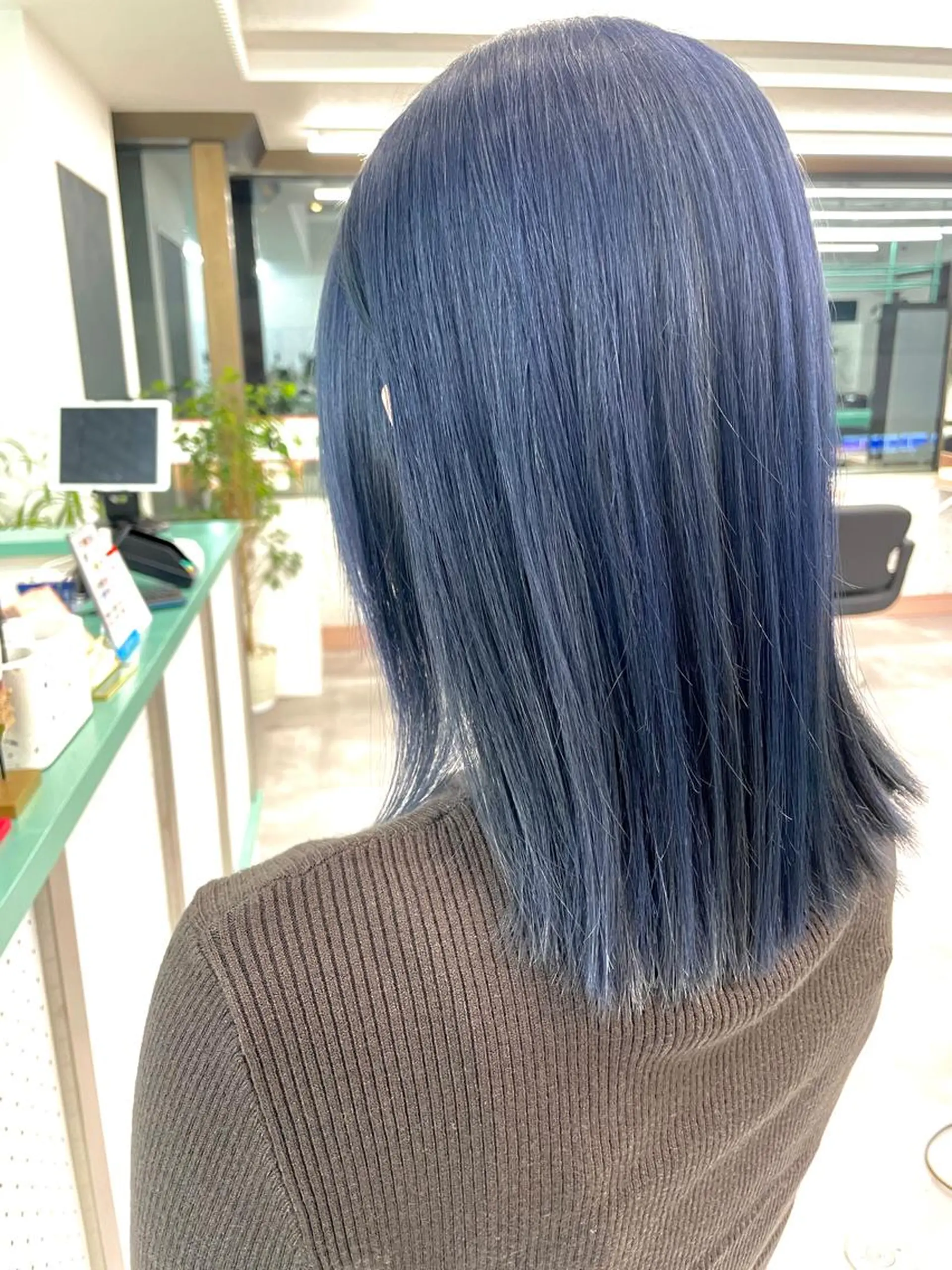 ミディアム カラー ブリーチ ブルーカラー ネイビーカラー ヘアカラー 💚透明感カラー💚 ♻️本間♻️のヘアスタイル