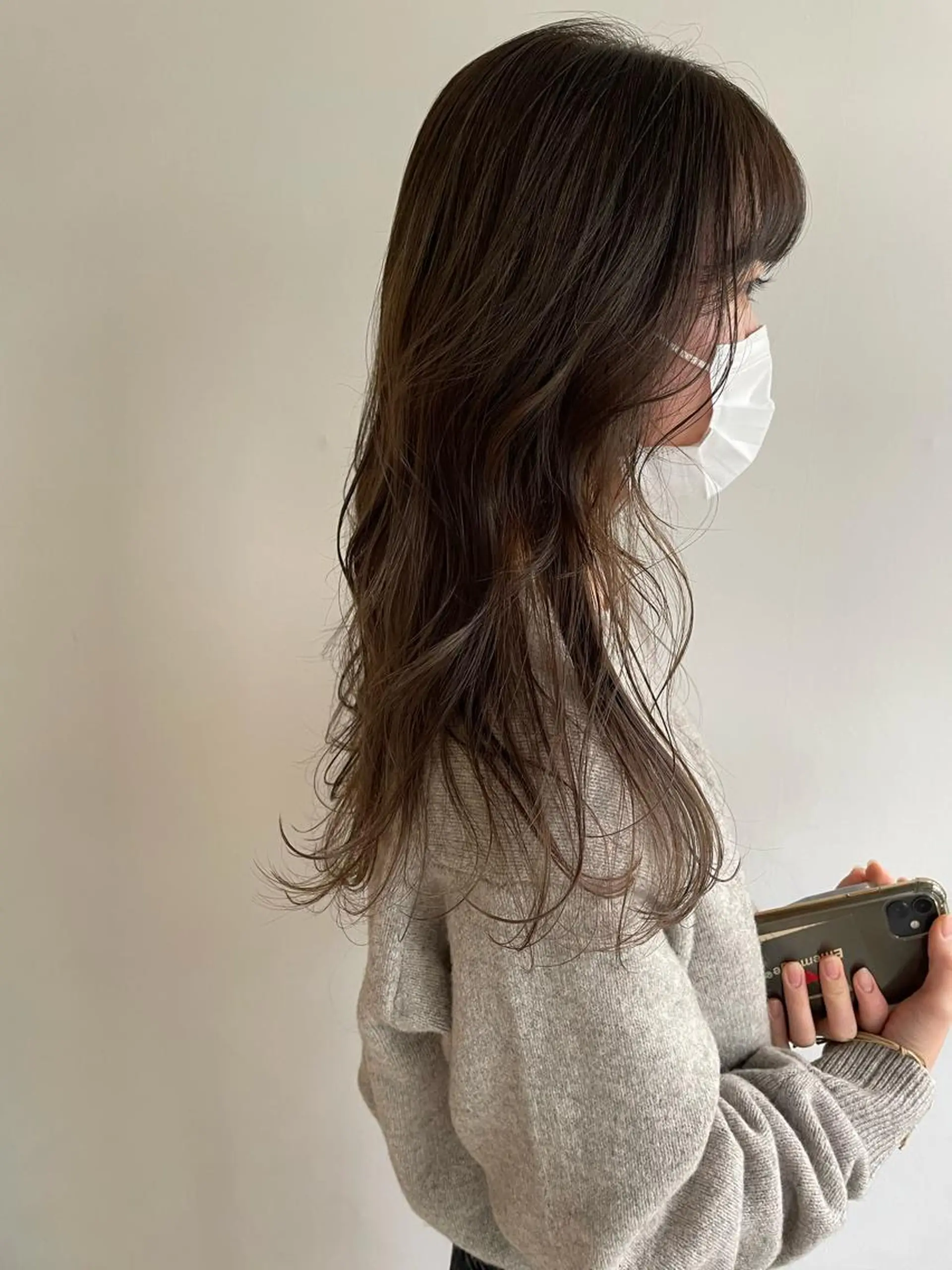 セミロング カラー ベージュカラー ブリーチ ケアブリーチ ダブルカラー イヤリングカラー センターパート 田形清流のヘアスタイル