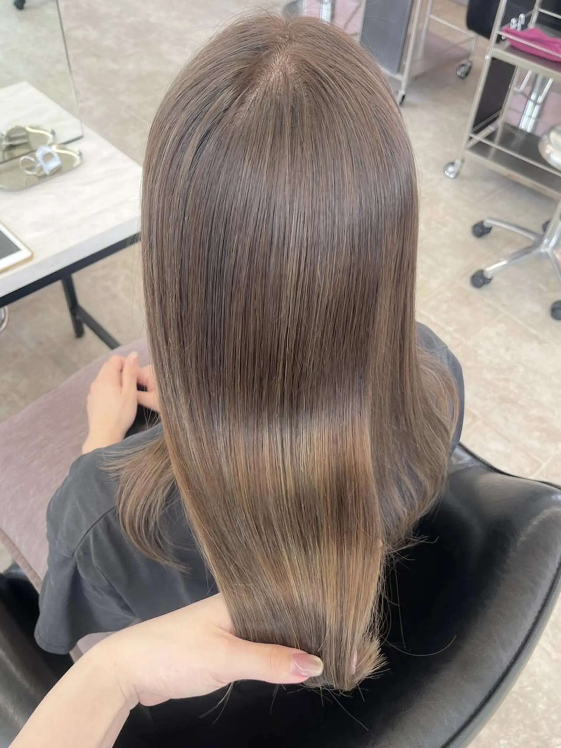 セミロング ヘアカラー MATTY rioのヘアスタイル