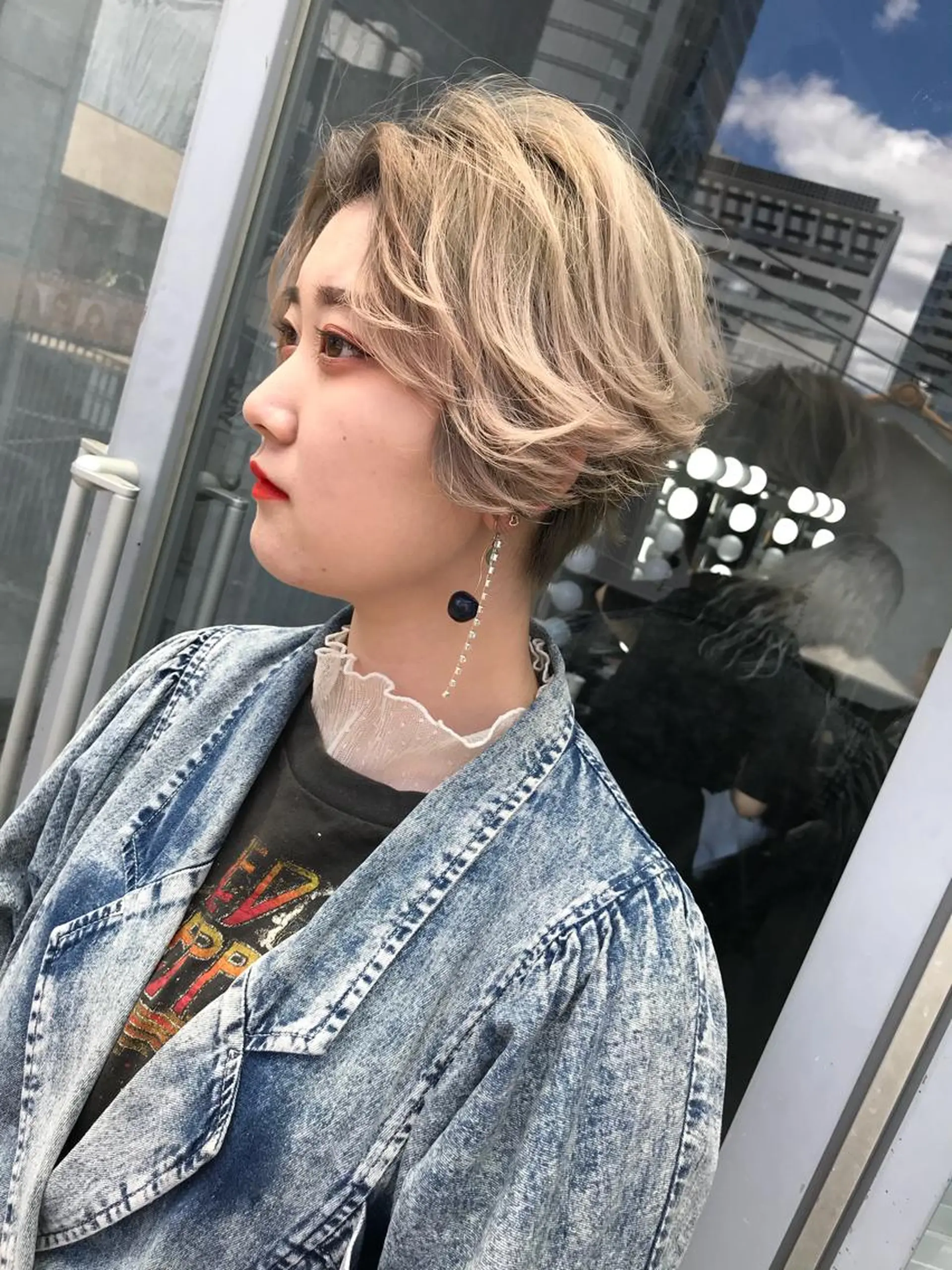 ショート カラー ベージュカラー カット トリートメント TOMOYAレイヤー ブリーチ縮毛矯正のヘアスタイル