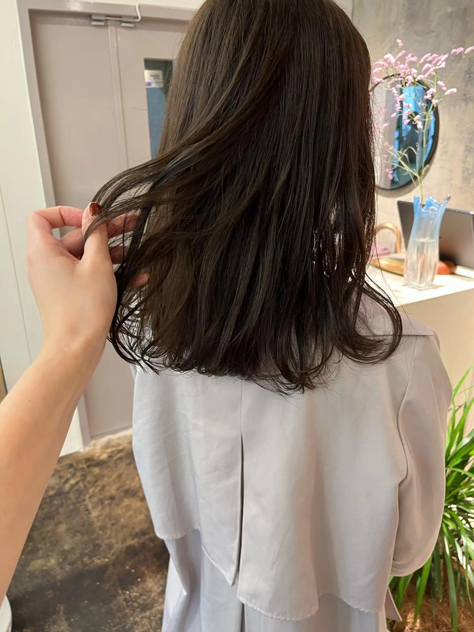 ミディアム カラー ベージュカラー オリーブベージュ 西山 紗耶香🪽 透明感カラー/ボブのヘアスタイル
