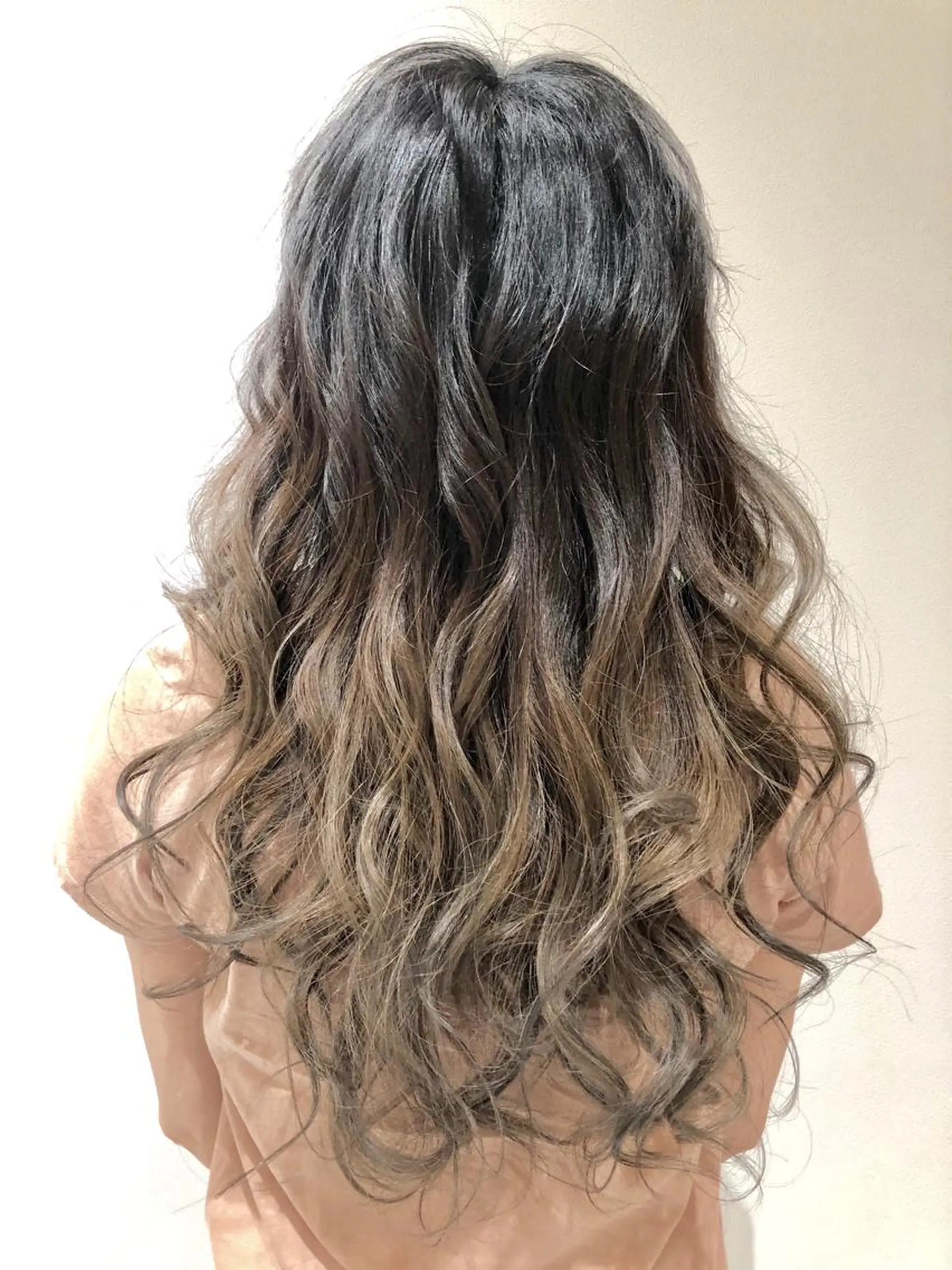 ロング カラー グラデーションカラー グレージュ ヘアカラー トリートメント RUBEUS【ルベウス】所属・✨艶々カラー🎨 杉本賢人のヘアスタイル