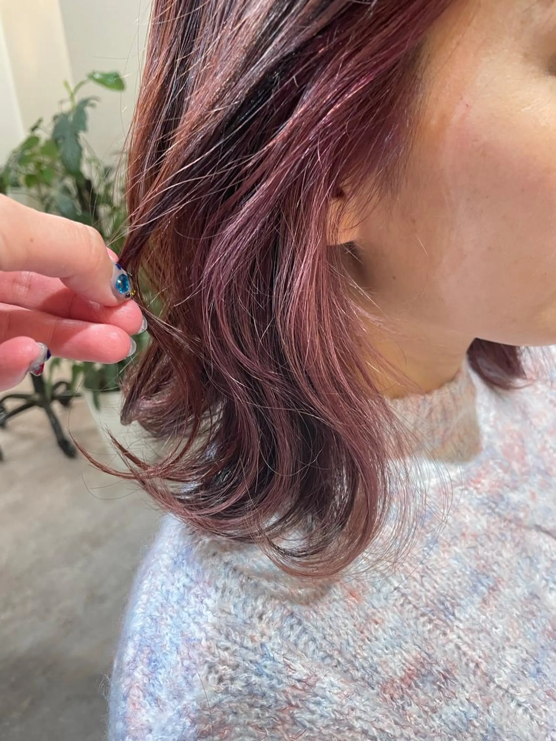 ミディアム カラー インナーカラー ピンクカラー Vivie.所属・新都心個室サロン/ 古波蔵美奈のヘアスタイル