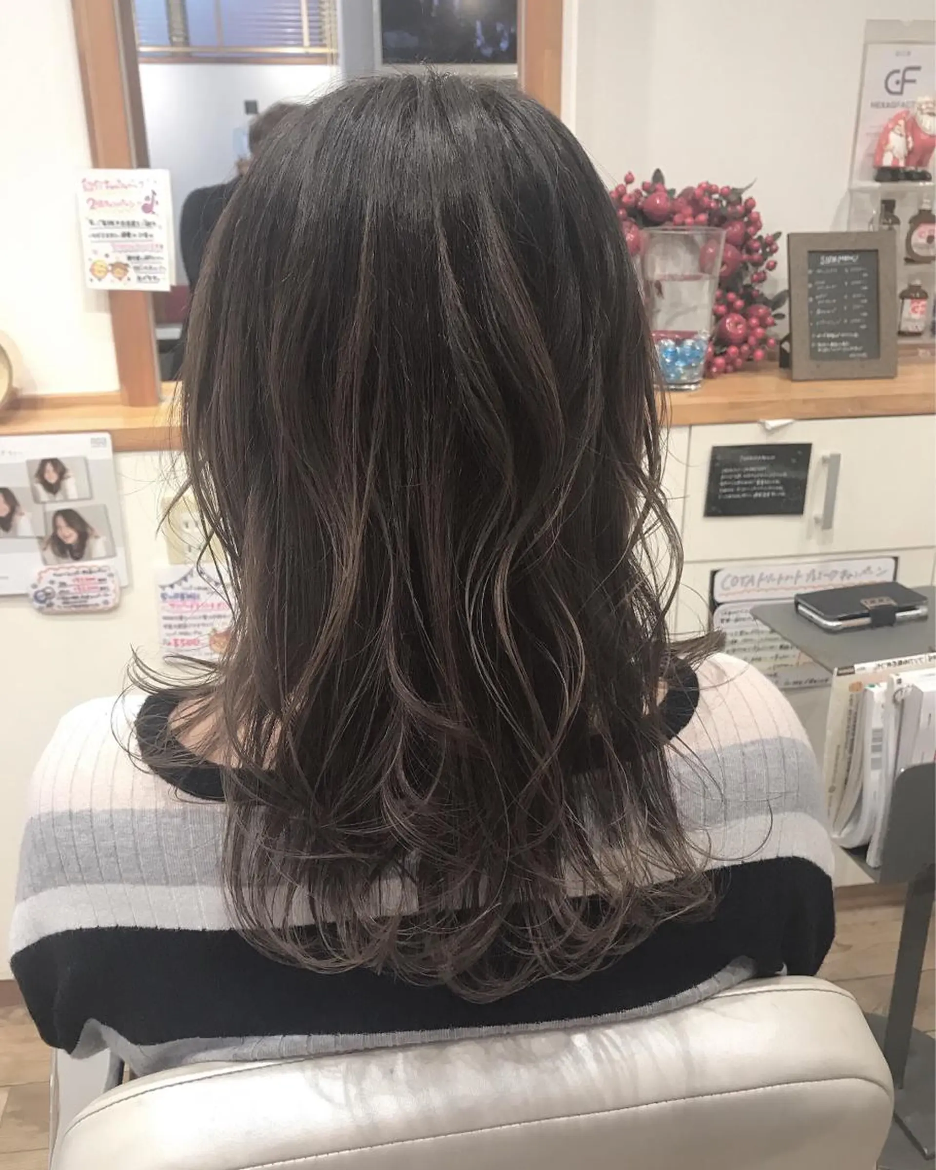 ロング カラー グラデーションカラー グレージュ ハイライトカラー ハイライト アザマ　ヤスカツ _rosso 川口のヘアスタイル