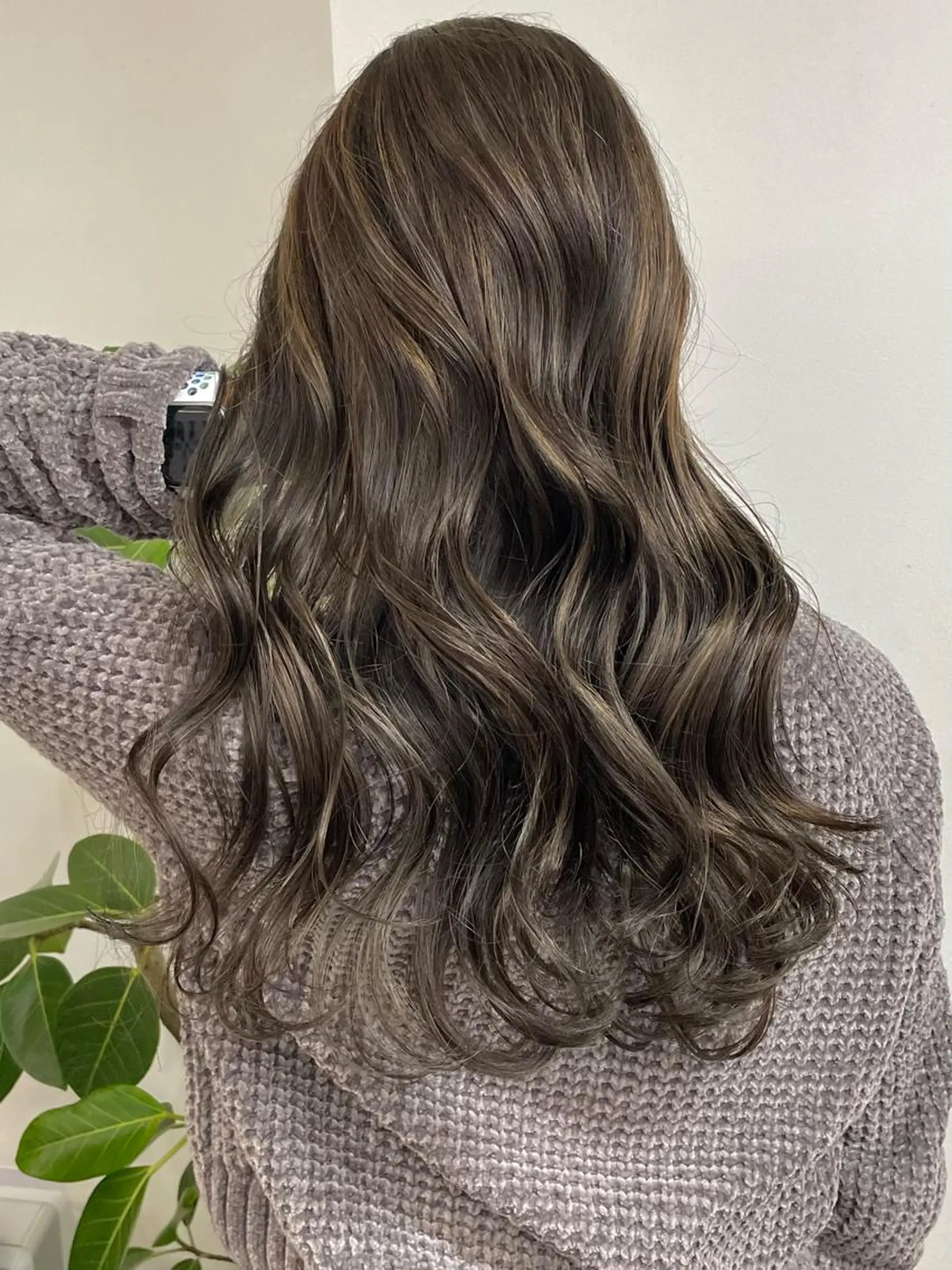 ロング カラー グレージュ ハイライトカラー ハイライト 渋谷ブリーチカラー 韓国ヘアyuikoのヘアスタイル