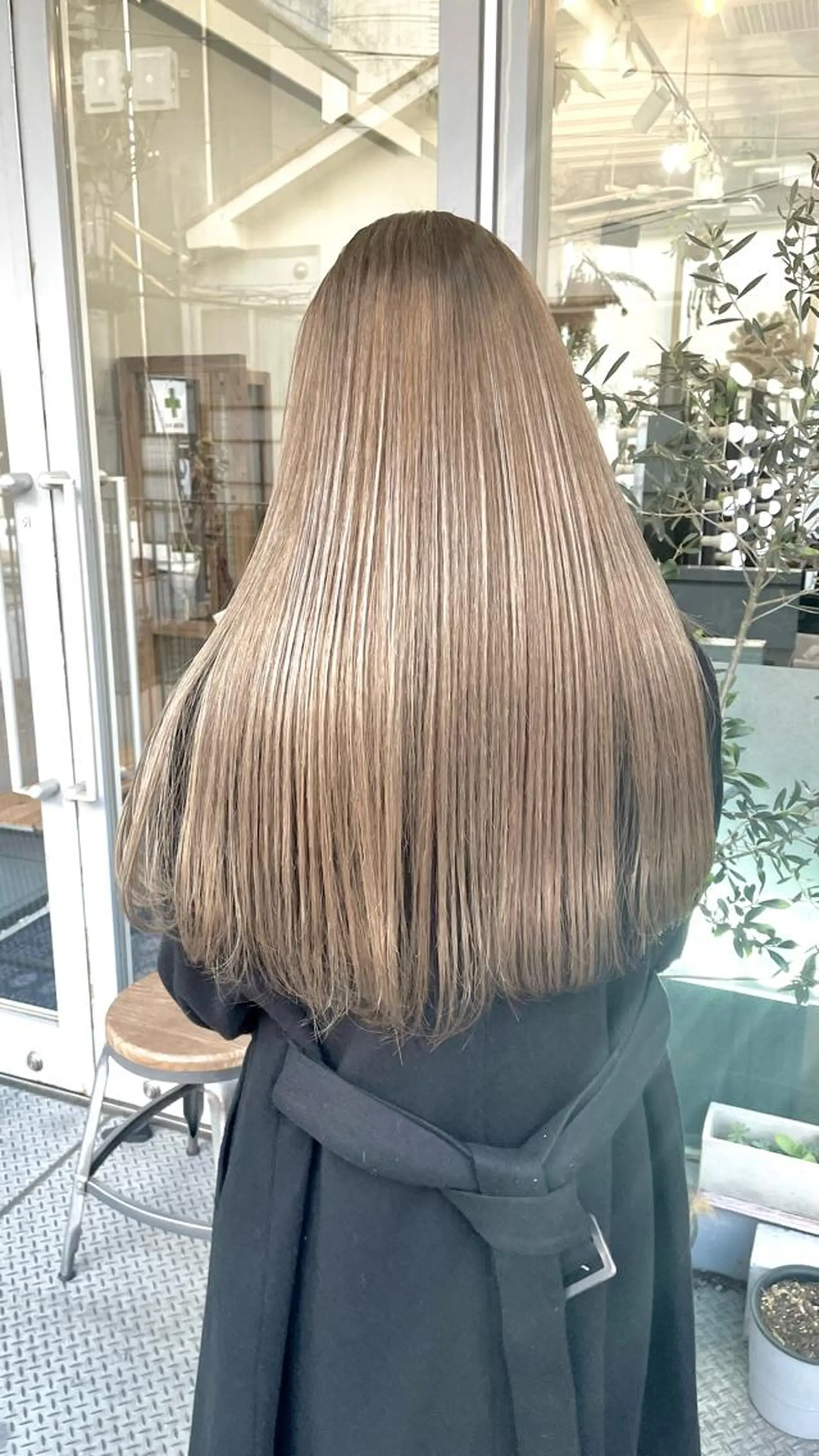 ロング カラー ヘアアレンジ メンズ ベージュカラー グレージュ ヘアカラー トリートメント ヘアセット 💐大人可愛く Kroda💐のヘアスタイル