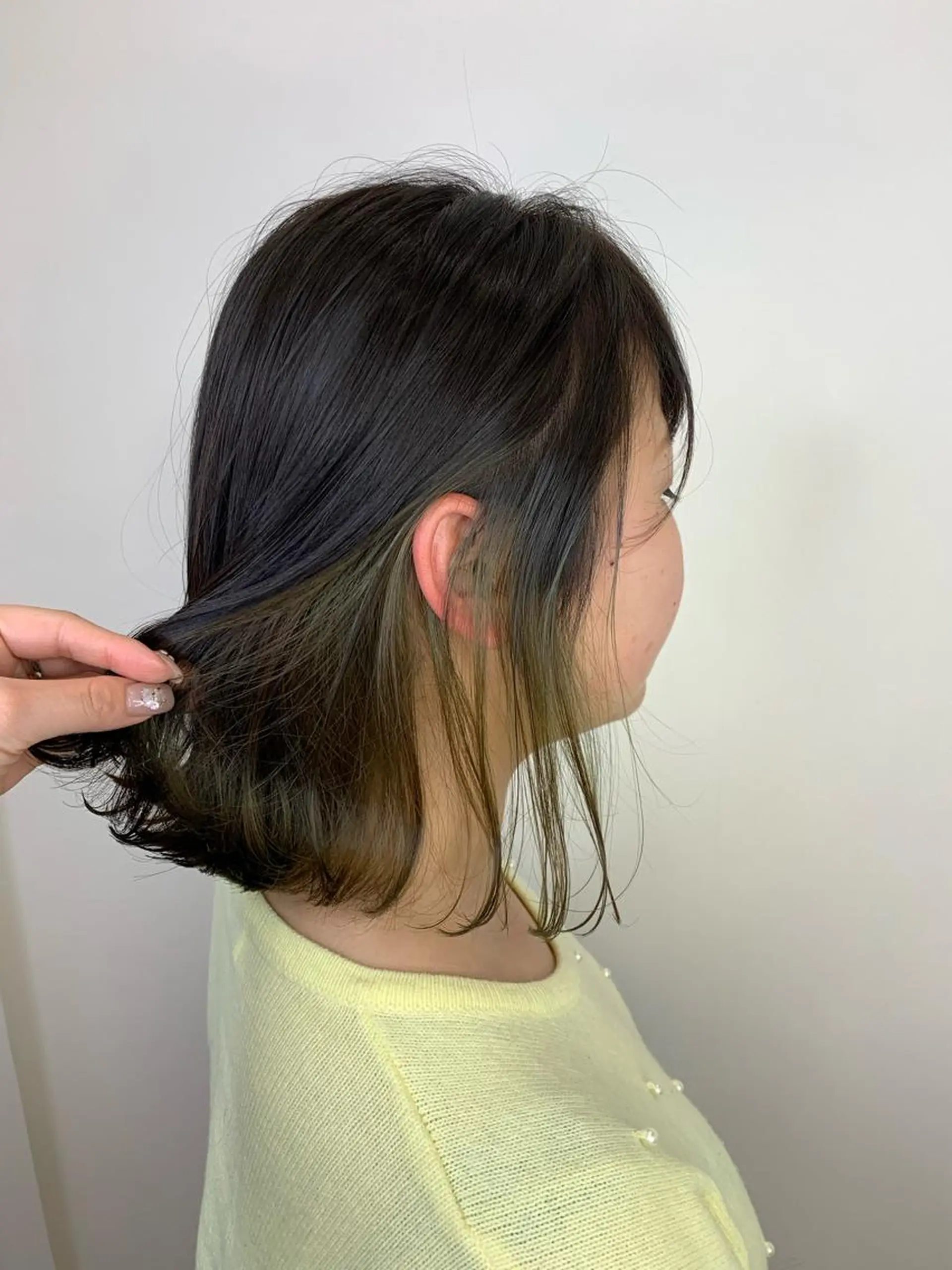 ミディアム アッシュ a .のヘアスタイル