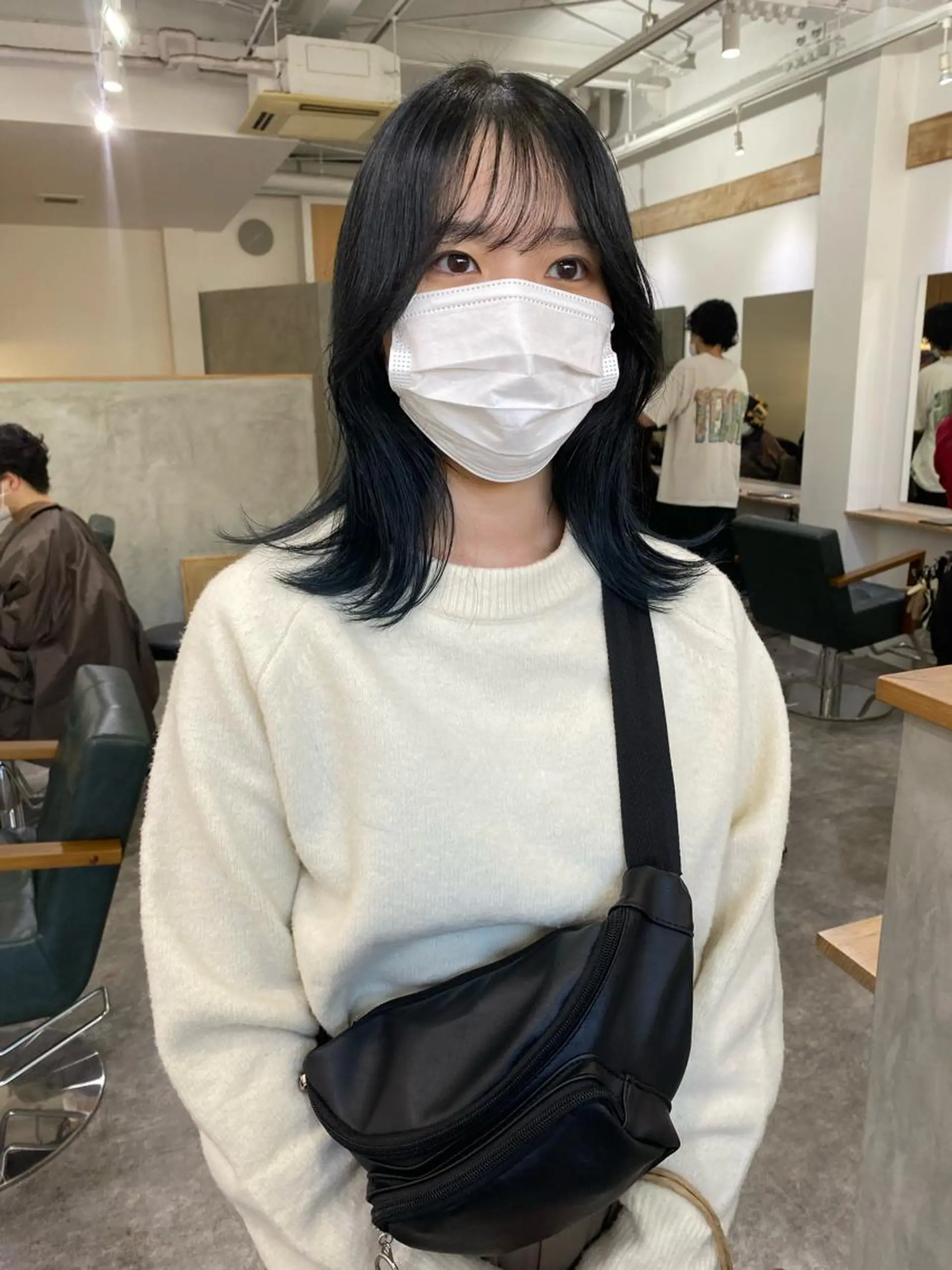 ミディアム カラー 黒髪 ブルーカラー ブルーブラック カット ヘアカラー 森貴裕/ベージュ/ パーマ/オリーブのヘアスタイル