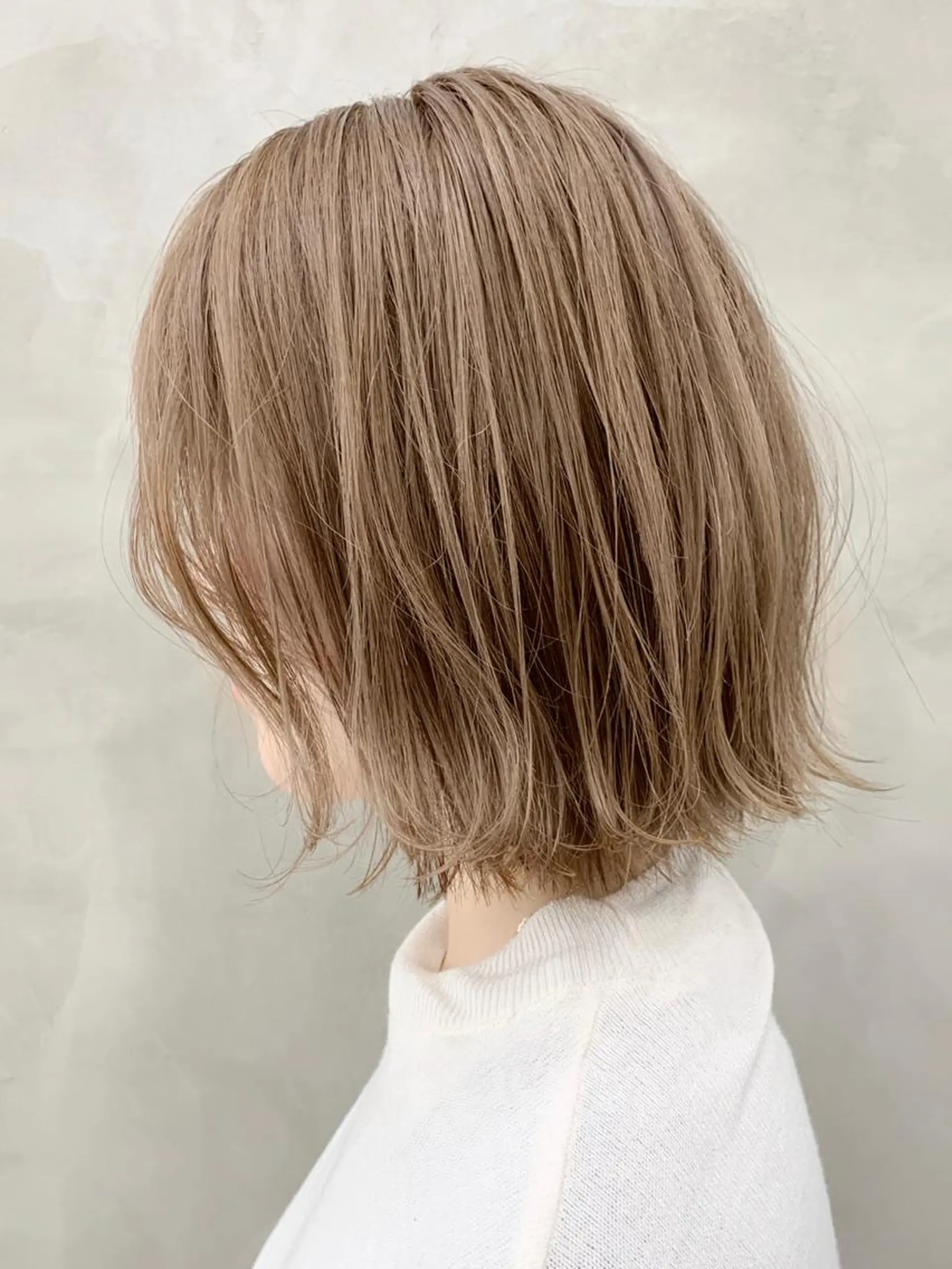 カラー 切りっぱなしボブ ベージュカラー 黒髪 ブリーチ ミルクティーベージュ SEED&beauty byFLAT所属・ヘッドスパ (女性限定)🍋モエのヘアスタイル