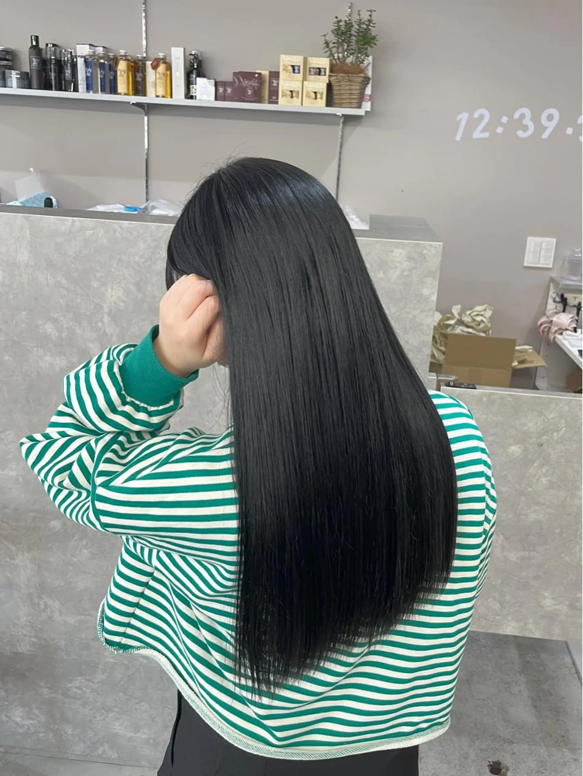 ロング カラー アッシュ アッシュグレー REAL【レアル】所属・グレージュ/透け感 カラー/透明感カラーのヘアスタイル