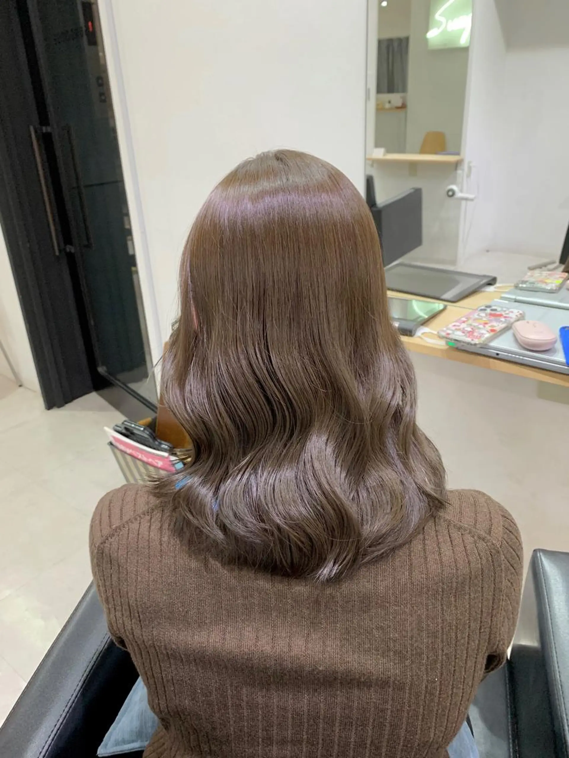 ミディアム カット ヘアカラー トリートメント traceby8所属・traceby8 小濱彰太のヘアスタイル