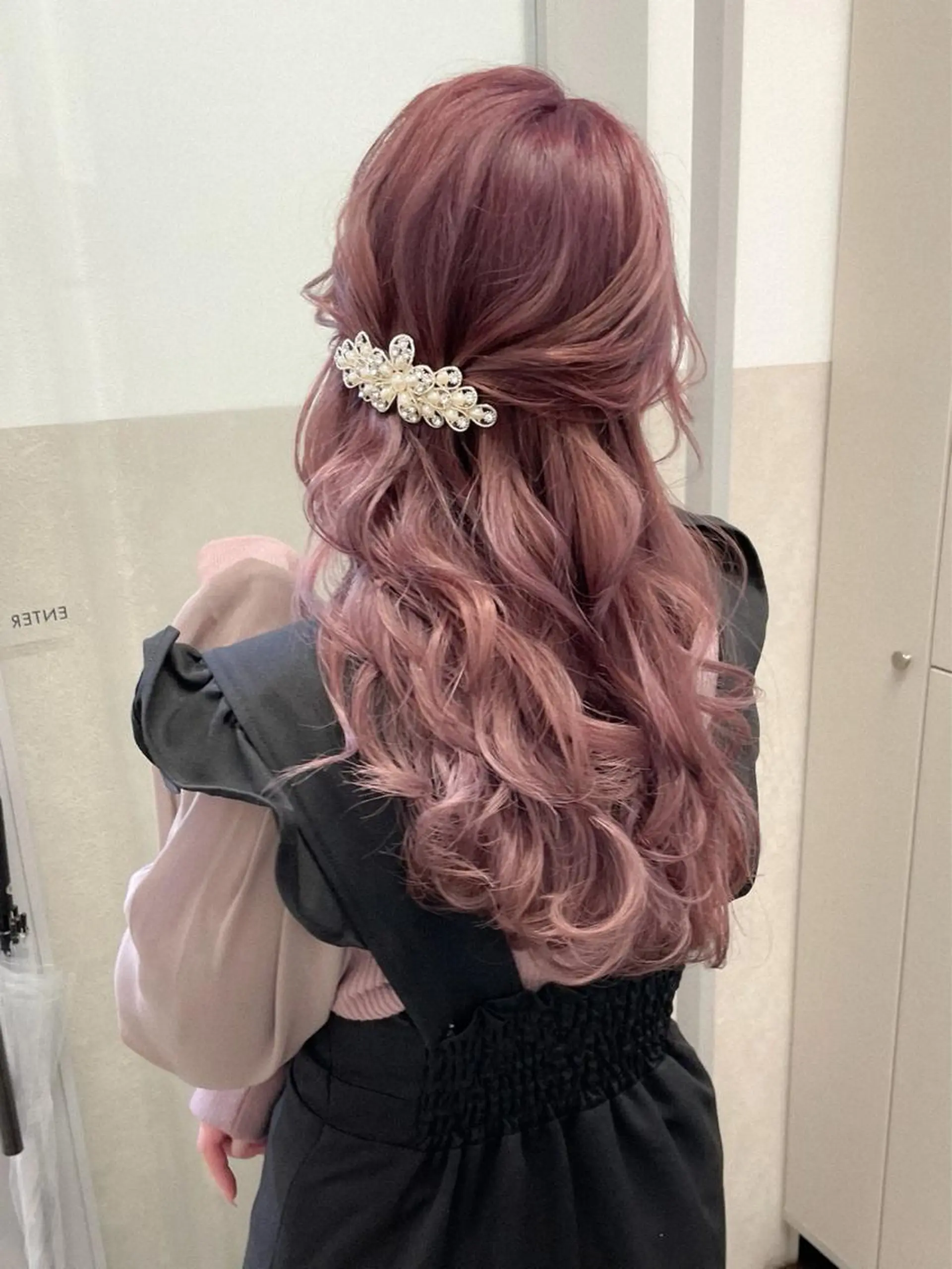 ロング カラー ヘアアレンジ ハーフアップ ピンクカラー autre所属・大久保 ひでなりのヘアスタイル