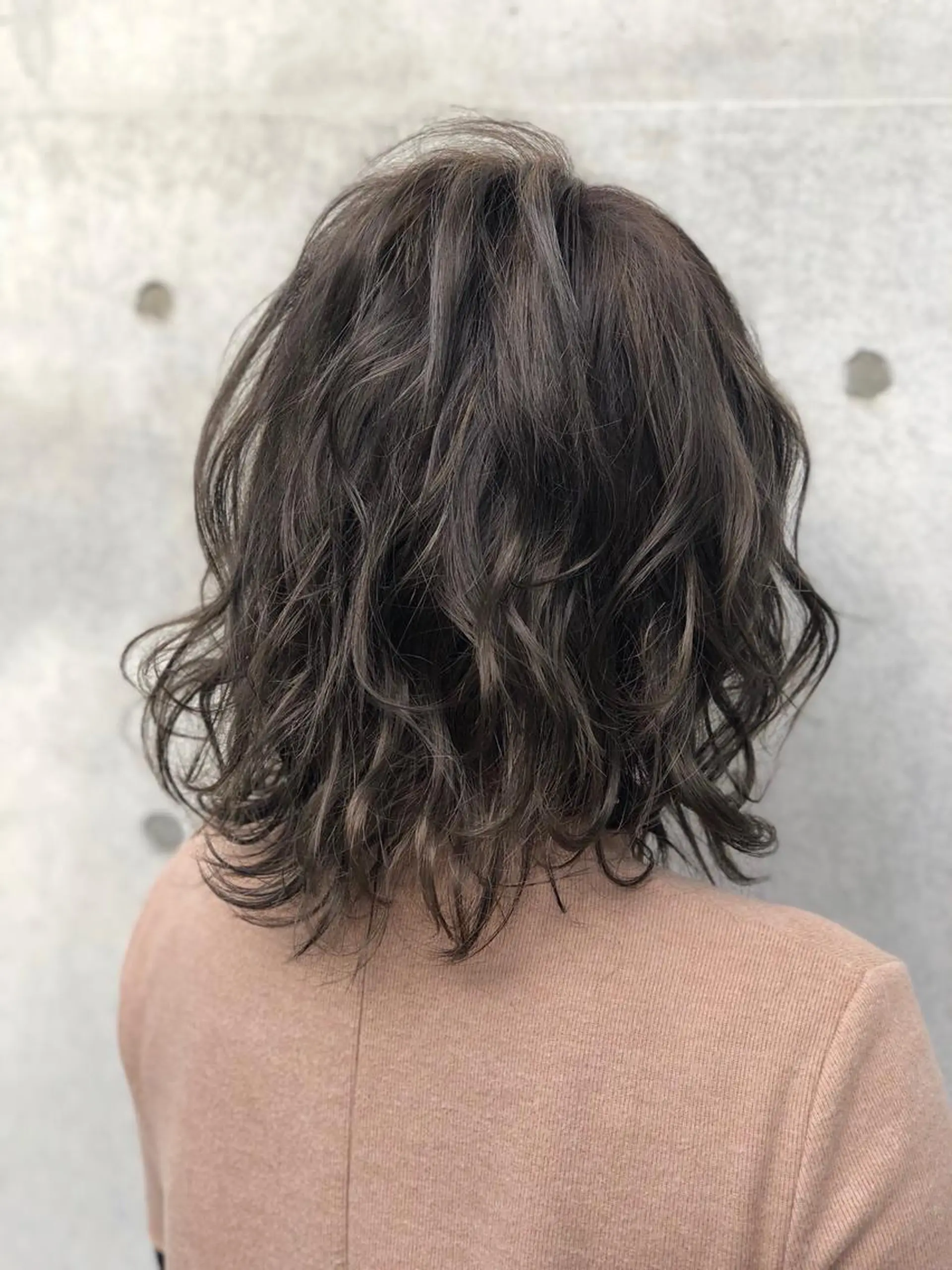 ミディアム カラー グレージュ イルミナカラー 菅 翔太のヘアスタイル