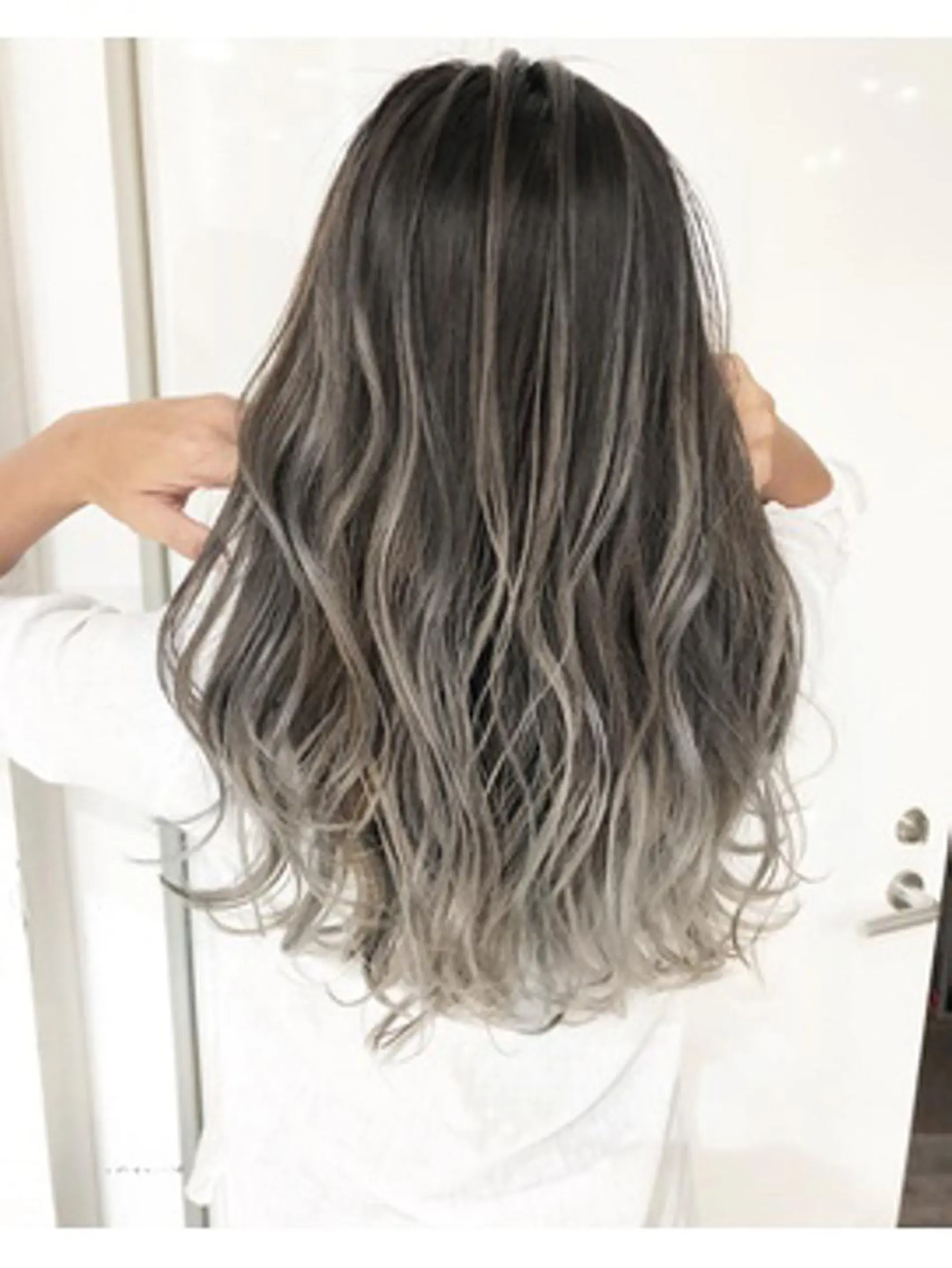 ロング レイヤーカット ヘアカラー 【KIRA】佐門  翔太のヘアスタイル