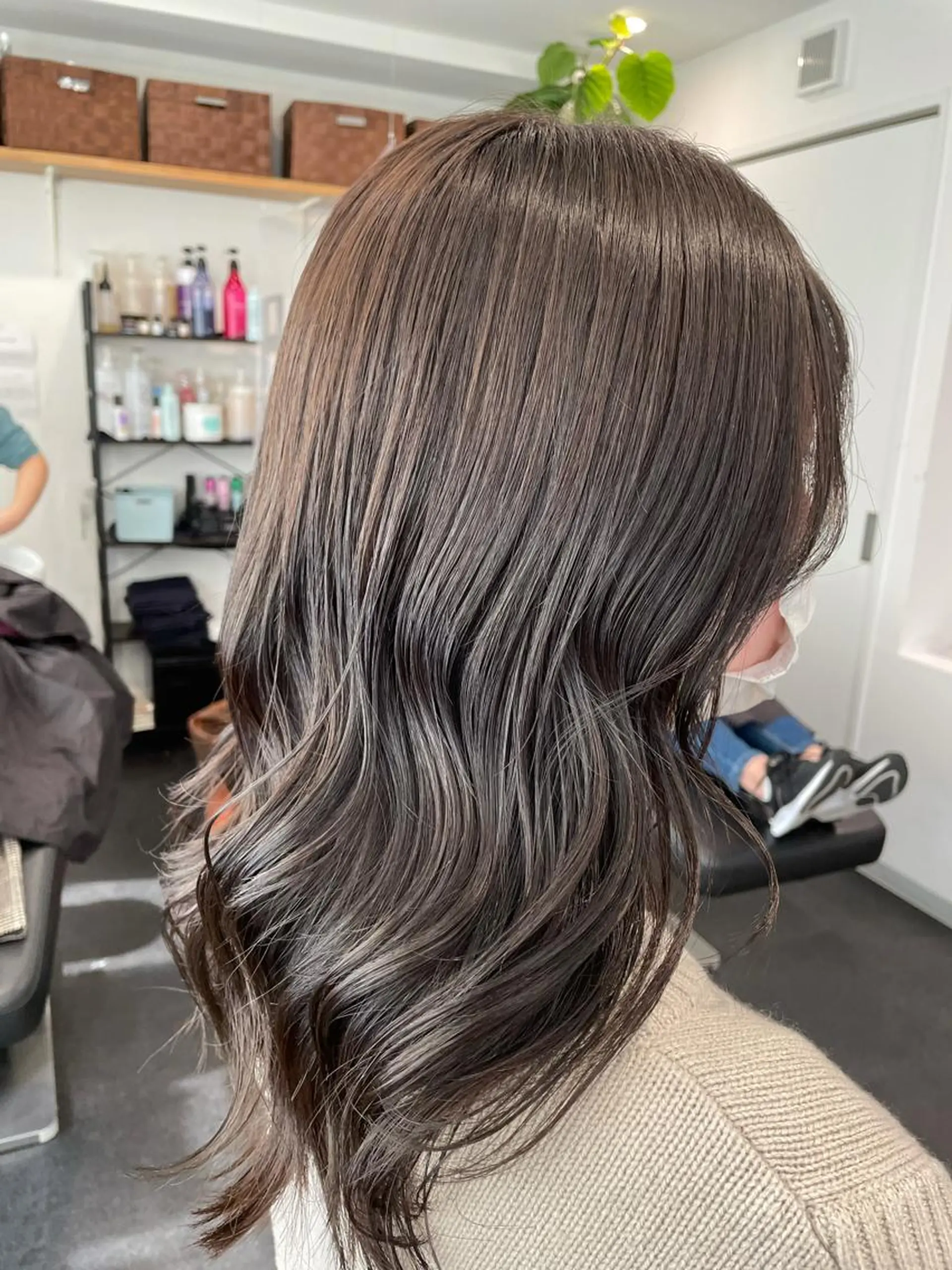 セミロング カラー アッシュ オリーブアッシュ ヘアカラー 京都美容師 塩のヘアスタイル