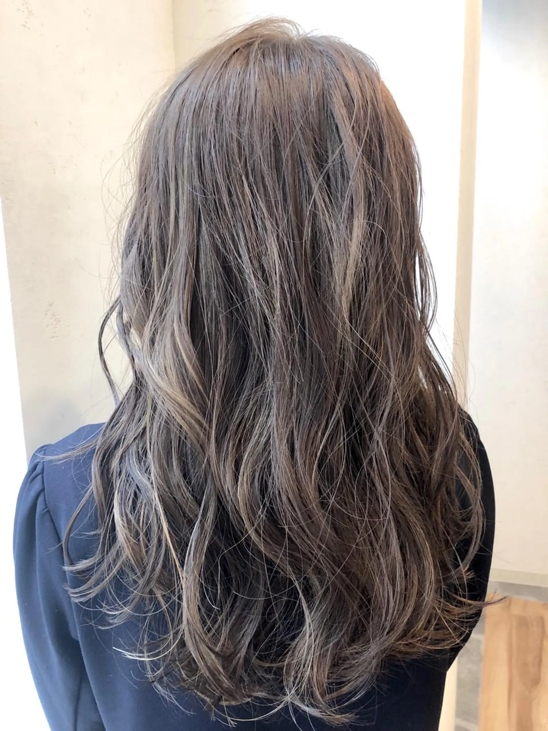 セミロング カラー ハイライトカラー ハイライト TOWA 野村　コウダイのヘアスタイル