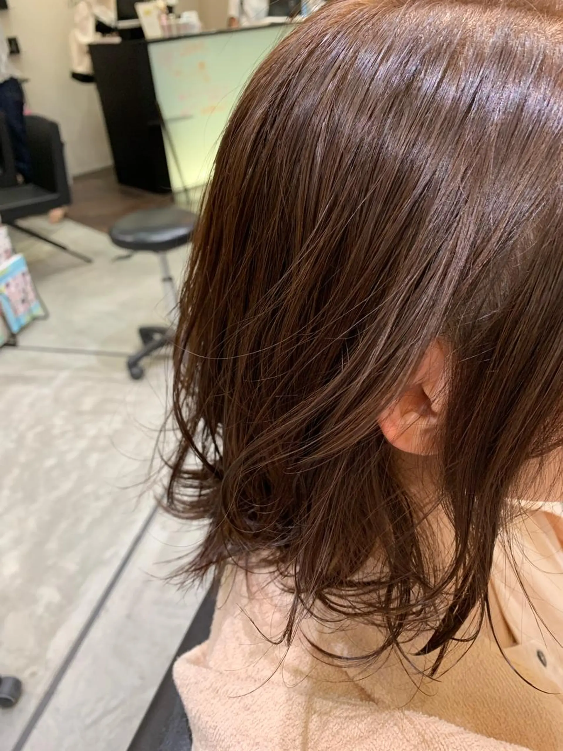 ミディアム レイヤーカット カット 喜友名 泉樹のヘアスタイル