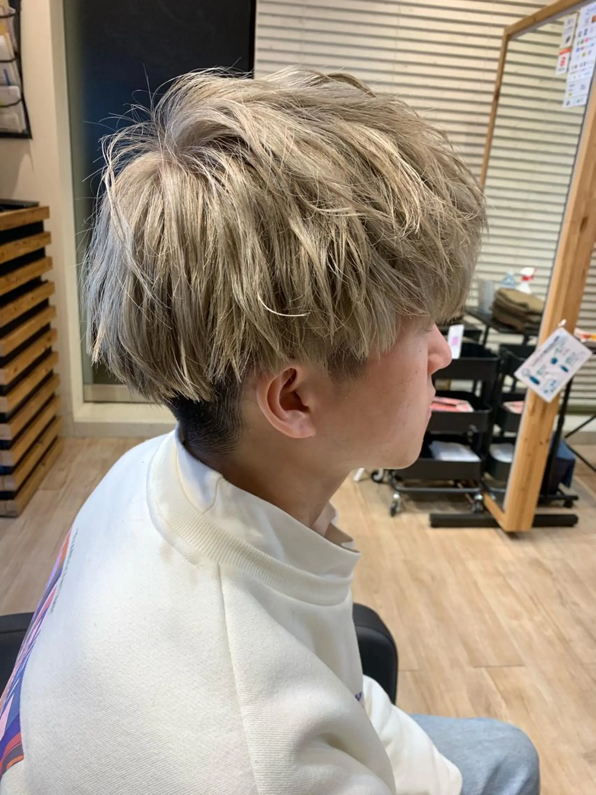 ショート カラー メンズ マッシュ ベージュカラー ホワイトベージュ カット ヘアカラー 大久保 隆蔵のヘアスタイル