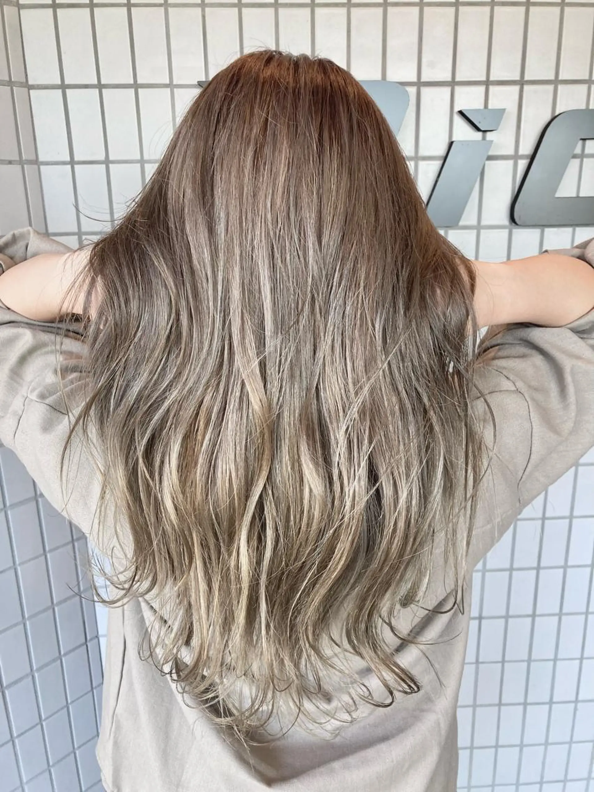 ロング タカツド ユウキのヘアスタイル