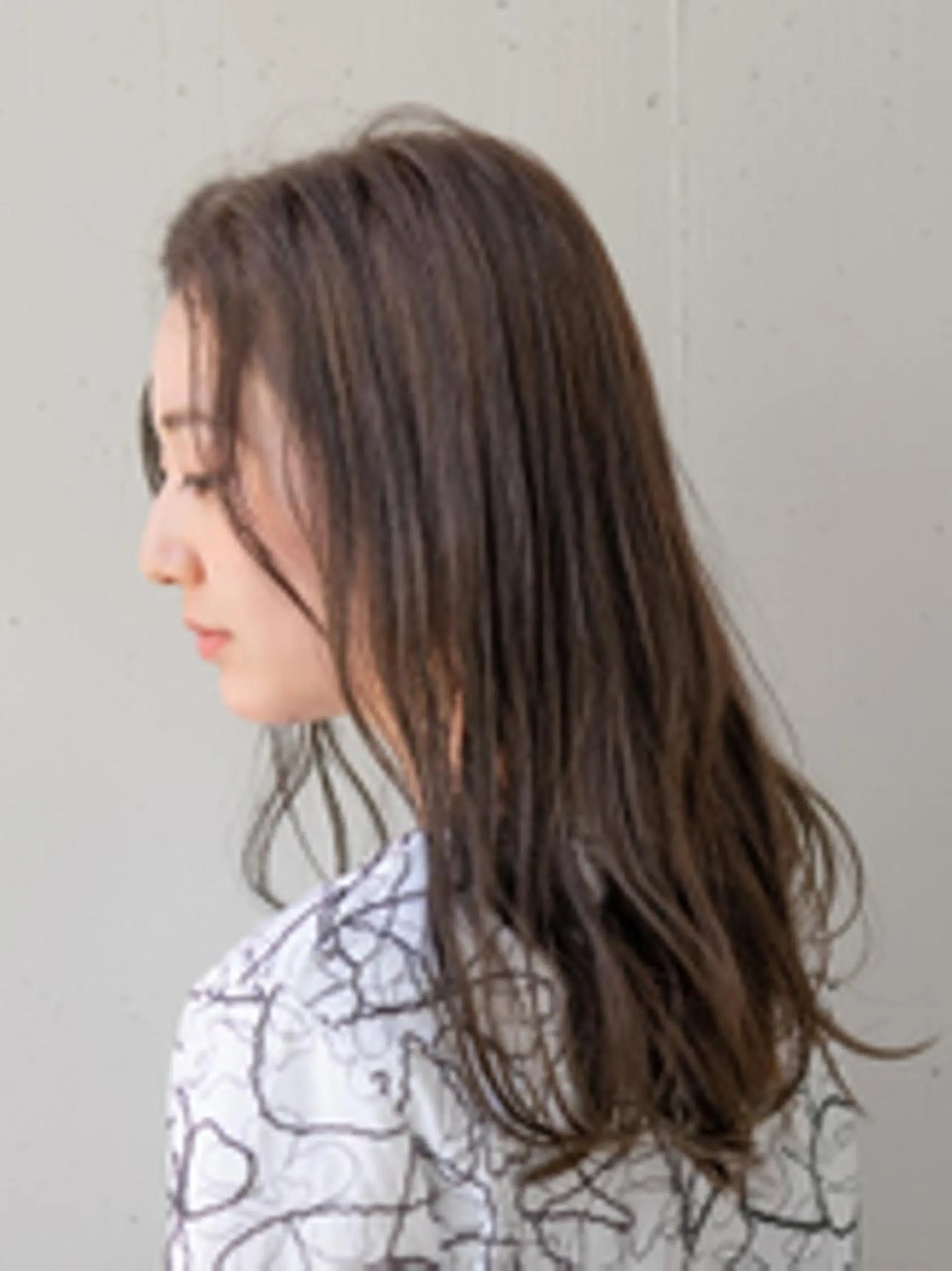 セミロング アッシュ ヘアカラー SiLO 【シロ】のヘアスタイル