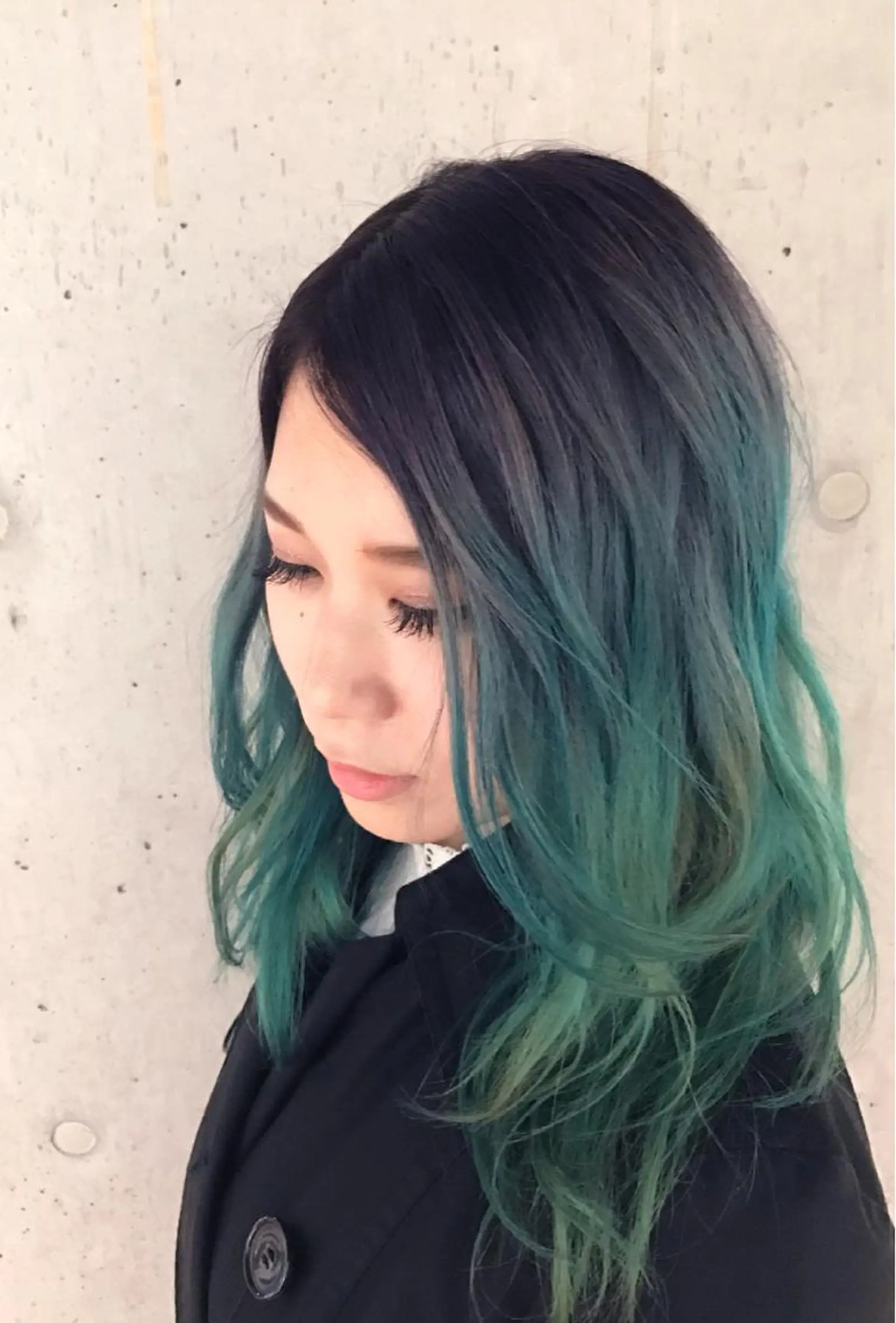 ロング カラー アッシュ ブリーチ ヘアカラー 土居 正季のヘアスタイル