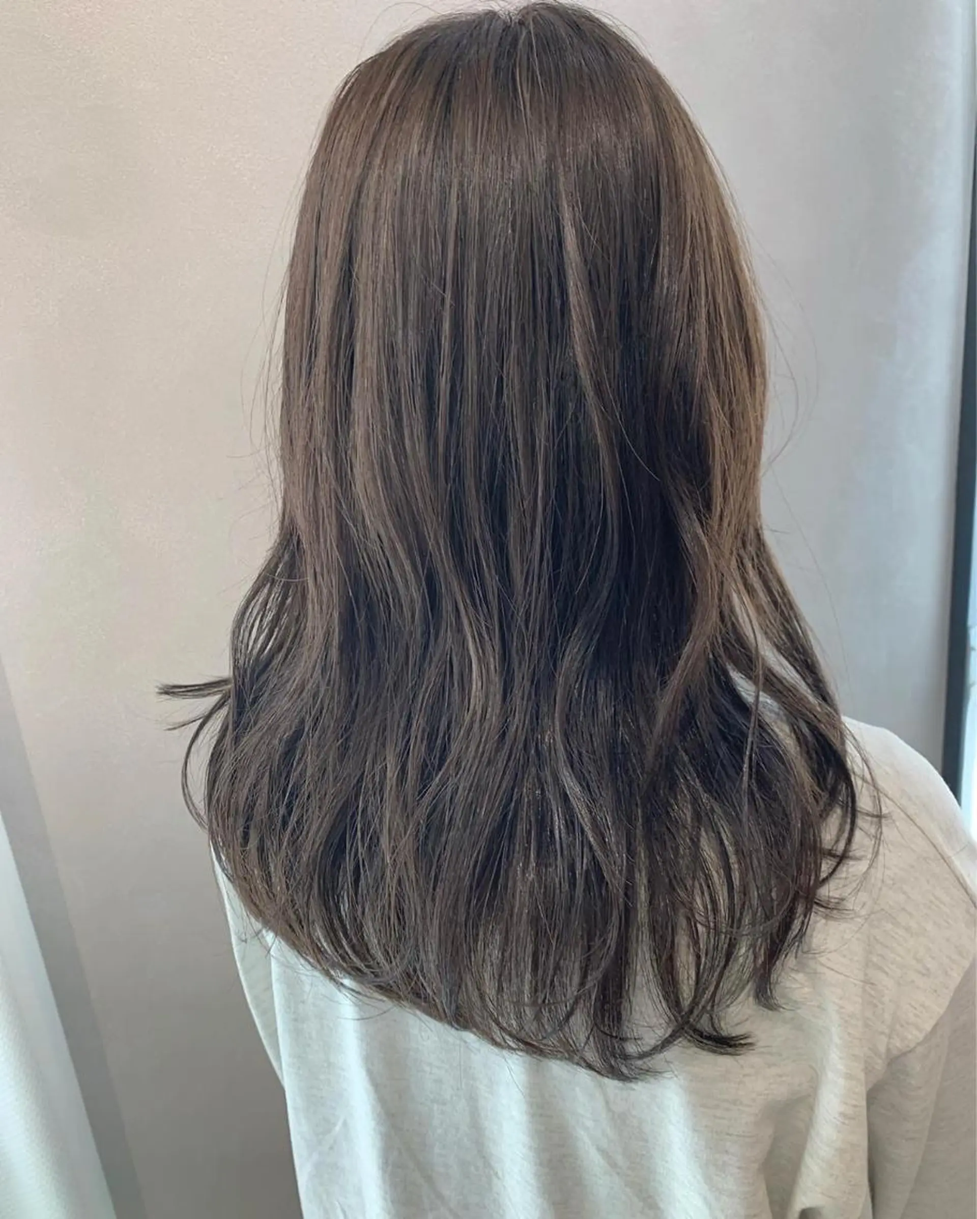 ロング カラー ケアカラー グレージュ オリーブグレージュ オリーブグレー カット ヘアカラー トリートメント hub hair レイヤー/透明感のヘアスタイル