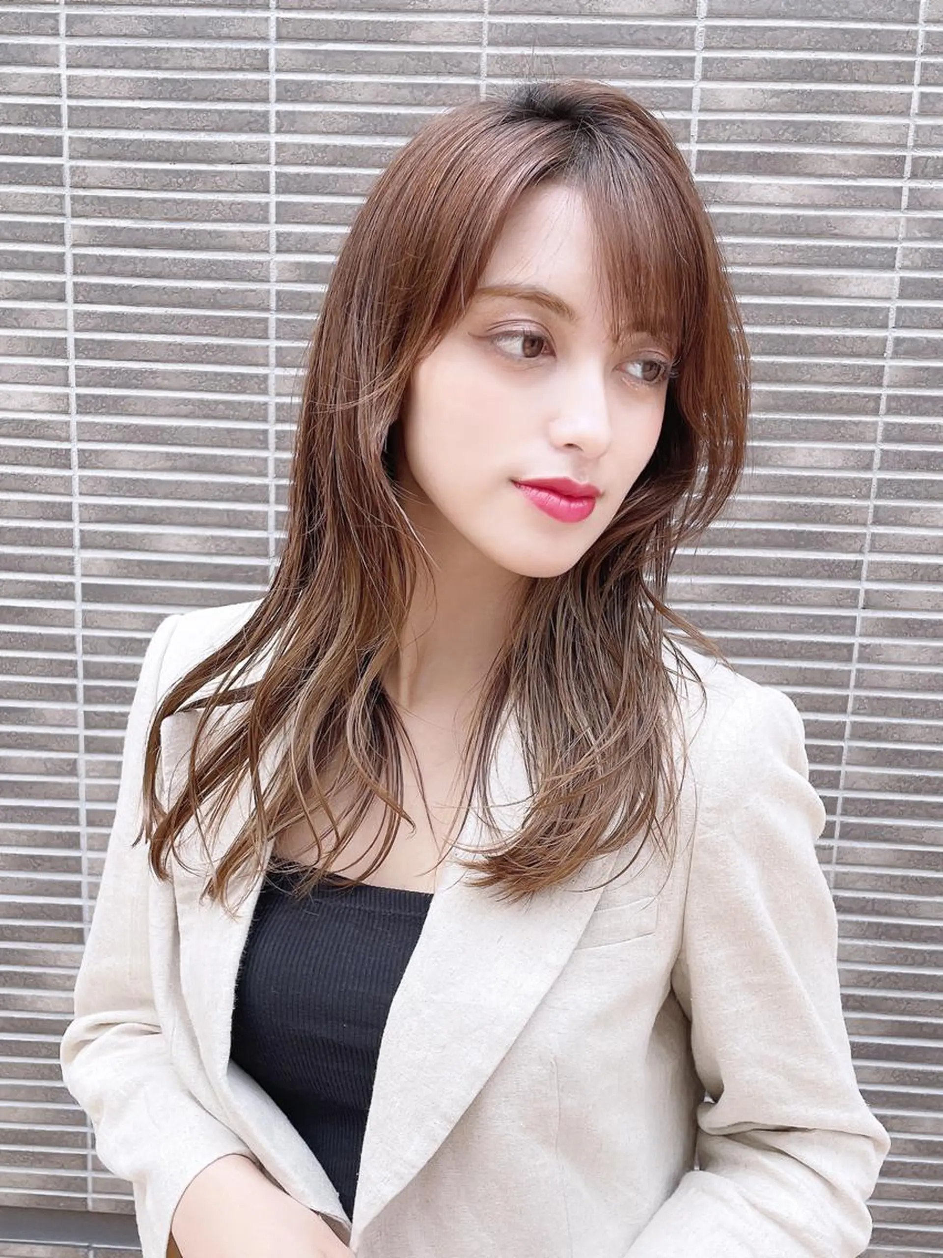 ミディアム カラー ヘアアレンジ パーマ くびれヘア くびれレイヤー レイヤーカット ITbyALBUM 中野店のヘアスタイル