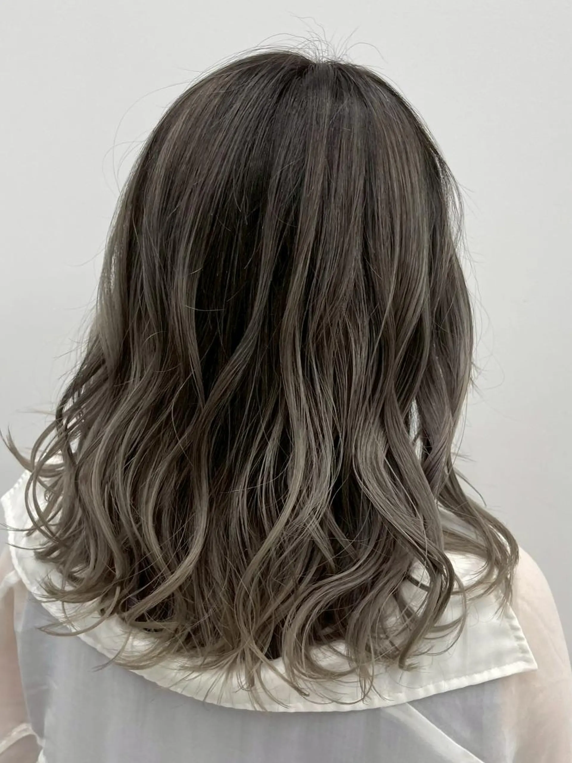 セミロング カラー アディクシーカラー アッシュ ブルーカラー ダークアッシュ グレージュ 【公式】amble luxe池袋東口💛のヘアスタイル