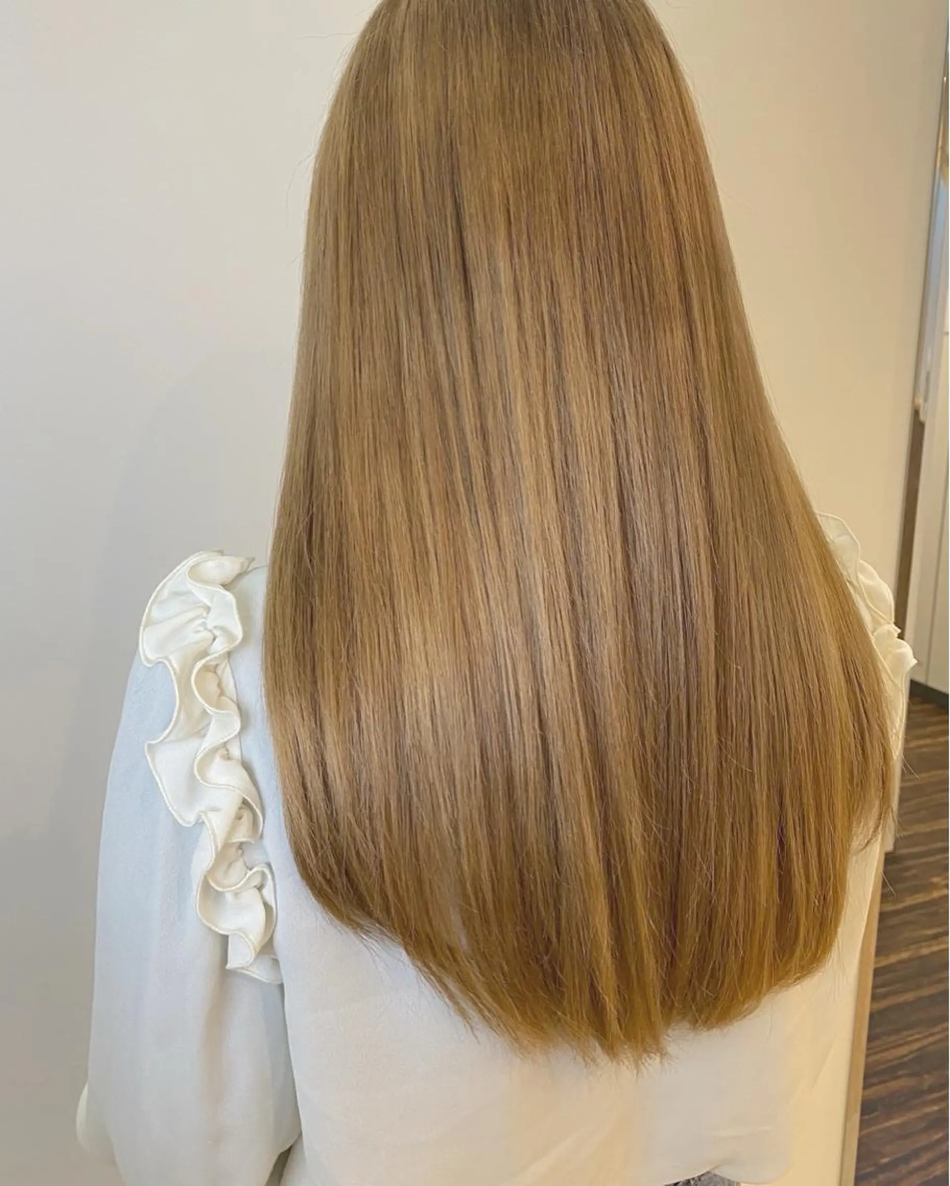 カラー ベージュカラー ブリーチ ミルクティーベージュ 宇佐美 朋香のマツエク・マツパデザイン