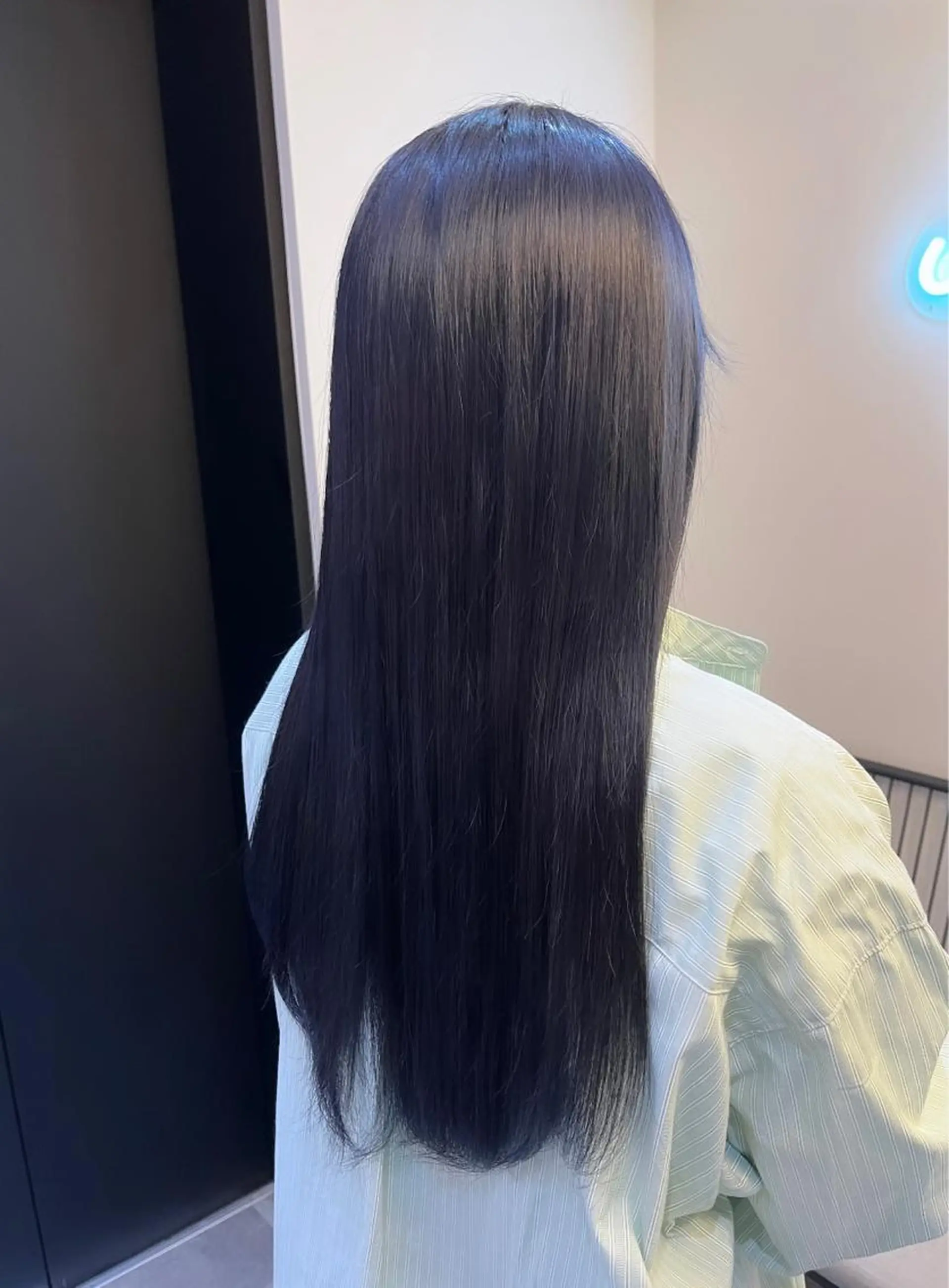 ロング カラー 黒髪 ブルーカラー ブルーブラック ヘアカラー ハイトーンヘアセット 🦋yuri🦋のヘアスタイル