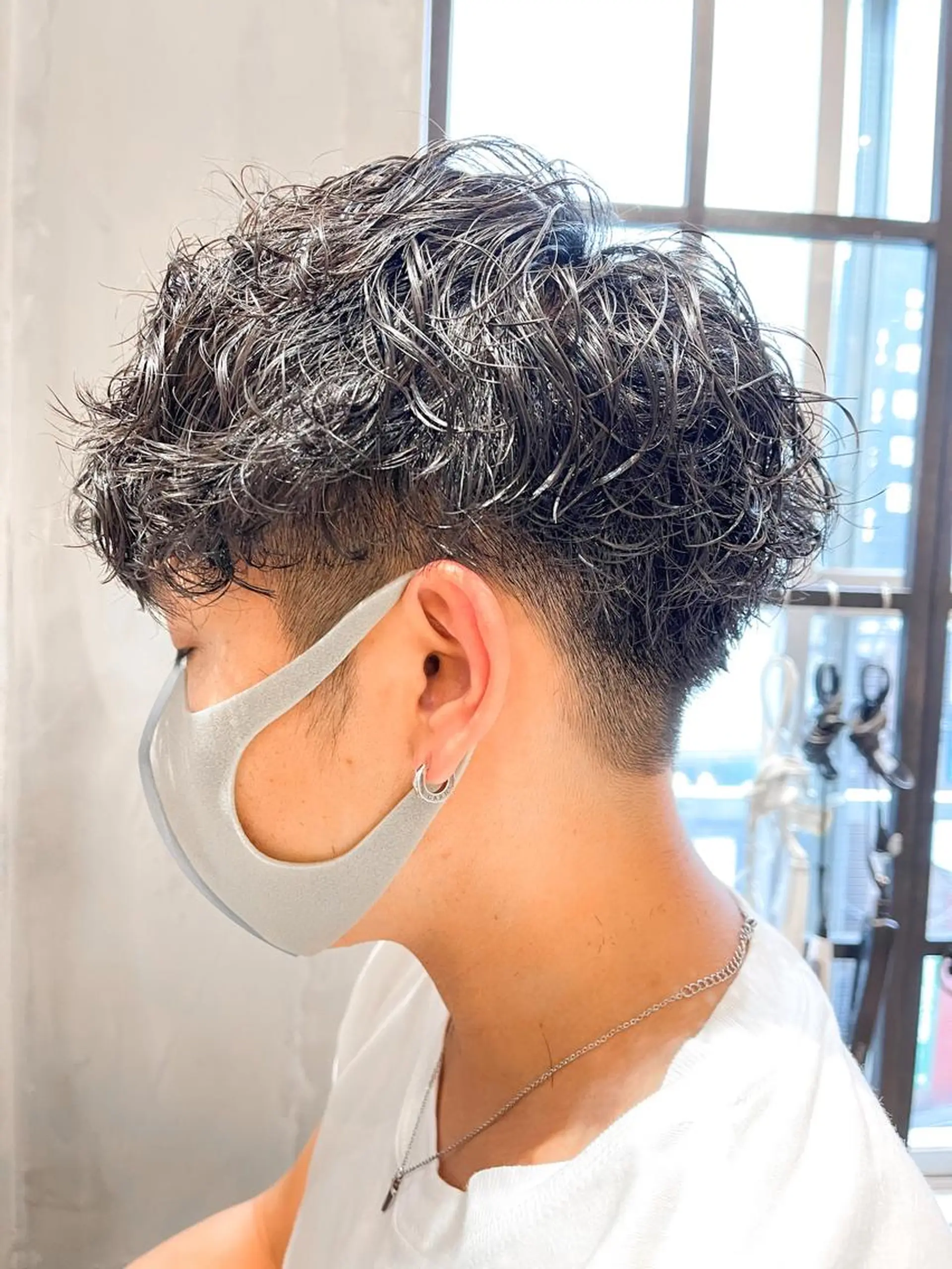 ショート パーマ メンズ メンズパーマ スパイラルパーマ カット パーマ トリートメント ヘアセット lana hair 新宿 髪質改善トリートメント 新宿三丁目所属・新宿メンズパーマ TAKE曲がる縮毛のヘアスタイル