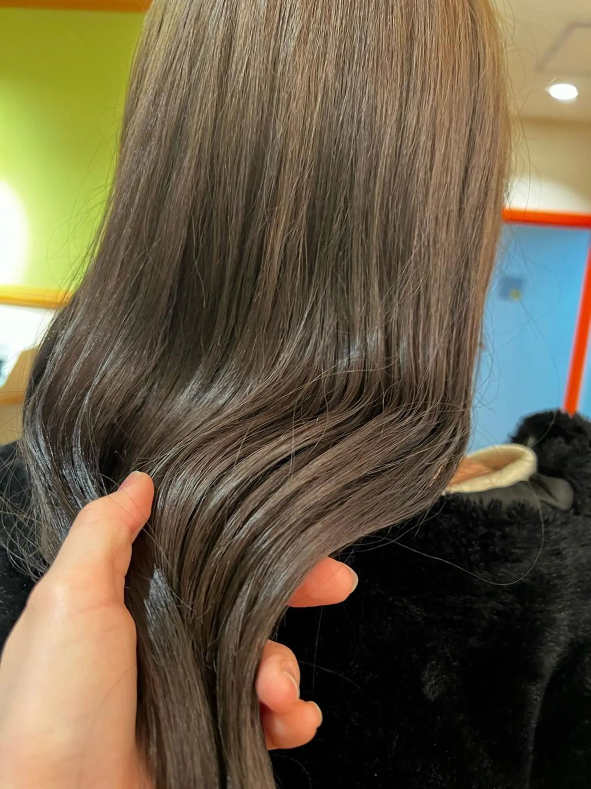 ロング カラー 透明感カラー ダブルカラー グレージュ オリーブグレージュ オリーブグレー Lita所属・Lita KANAのヘアスタイル