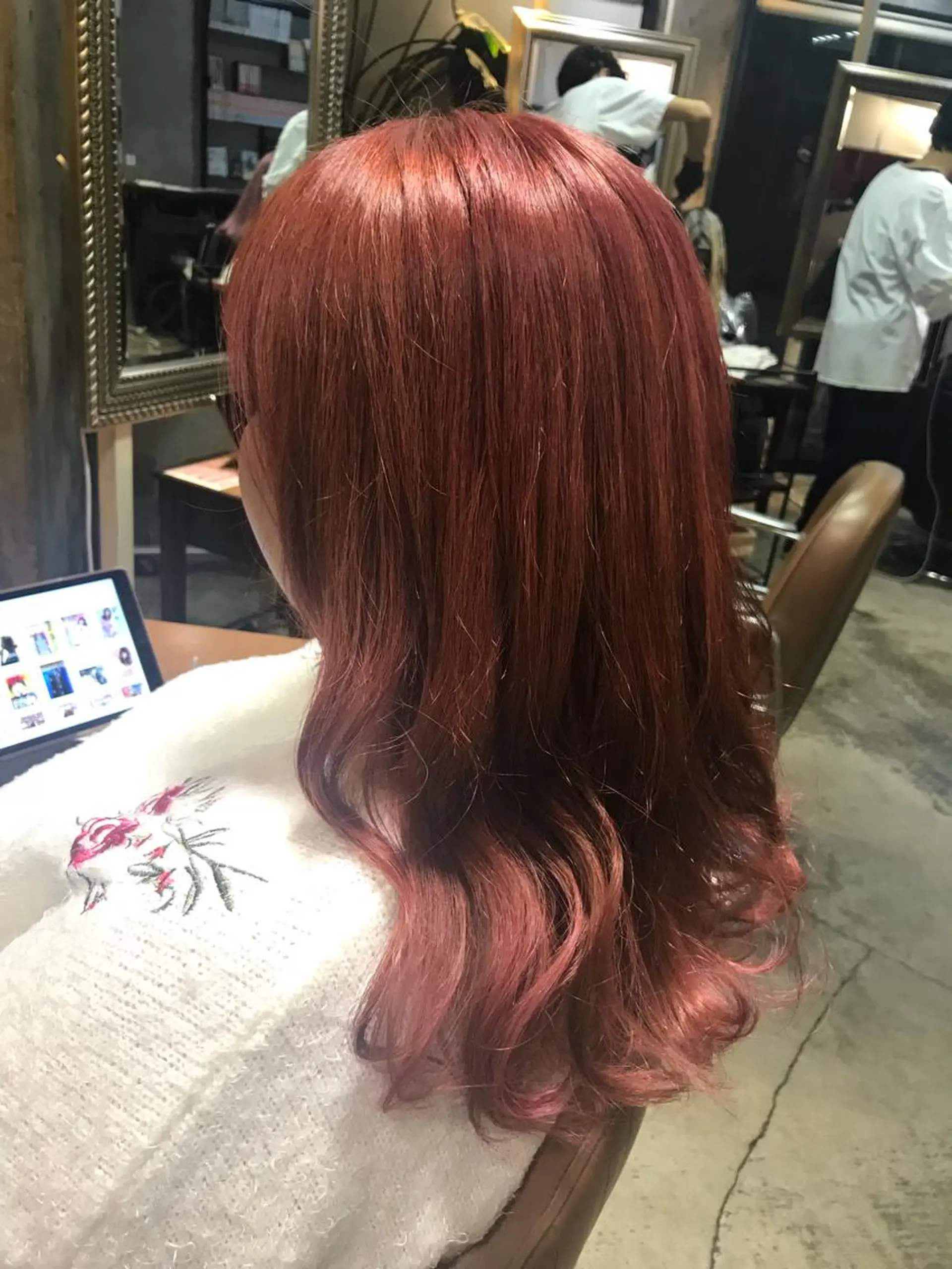 セミロング カラー パーマ ヘアアレンジ メンズ キッズ ネイル マツエク・マツパ ピンクカラー カラーマツエク ピンク サロンドミルク 原宿のヘアスタイル