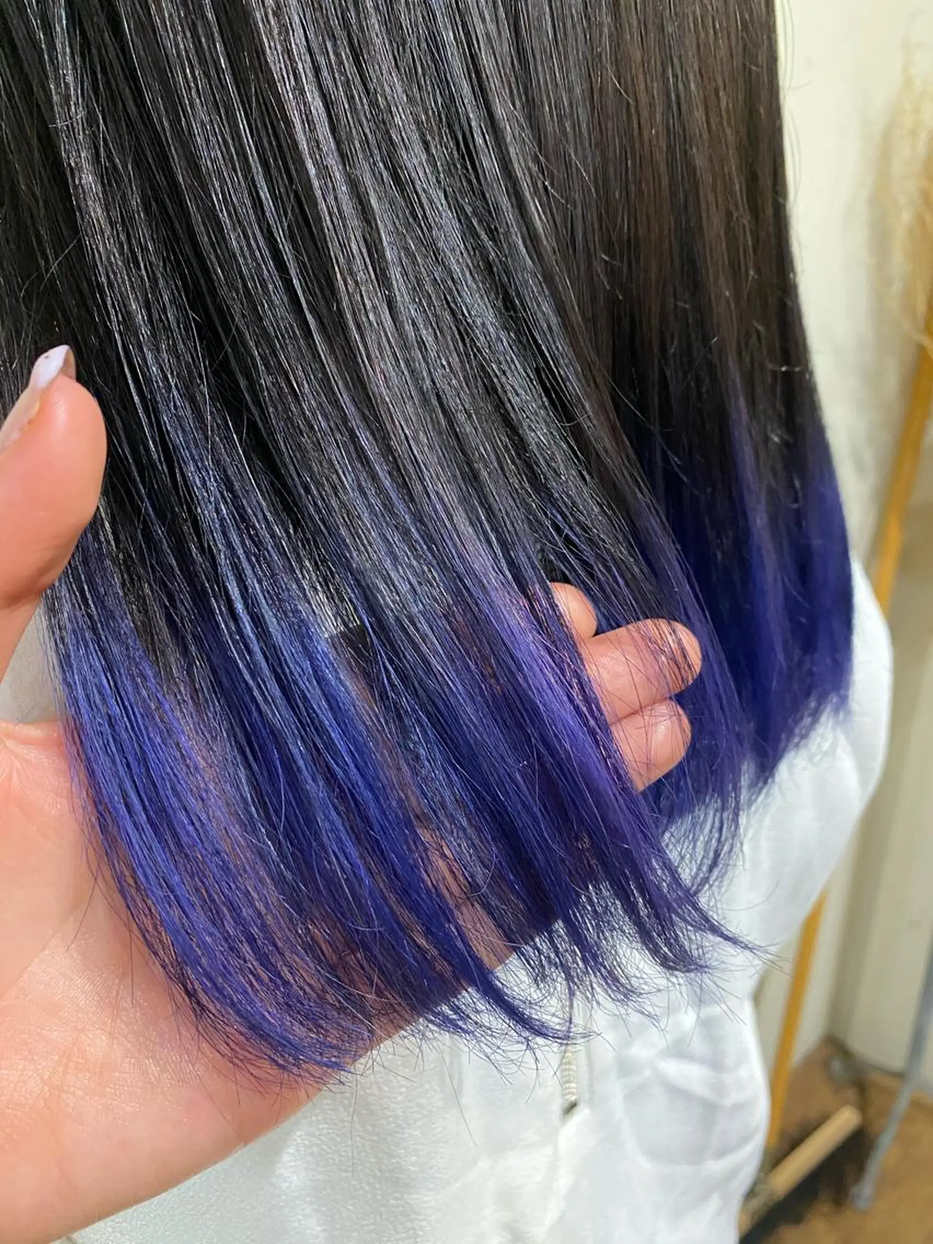 ミディアム カラー 小畑 杏実のヘアスタイル