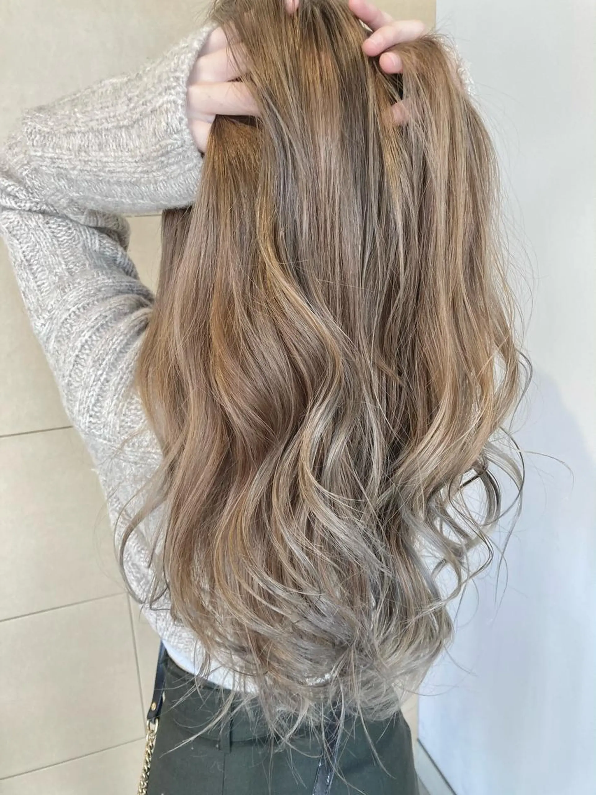 ロング タカツド ユウキのヘアスタイル