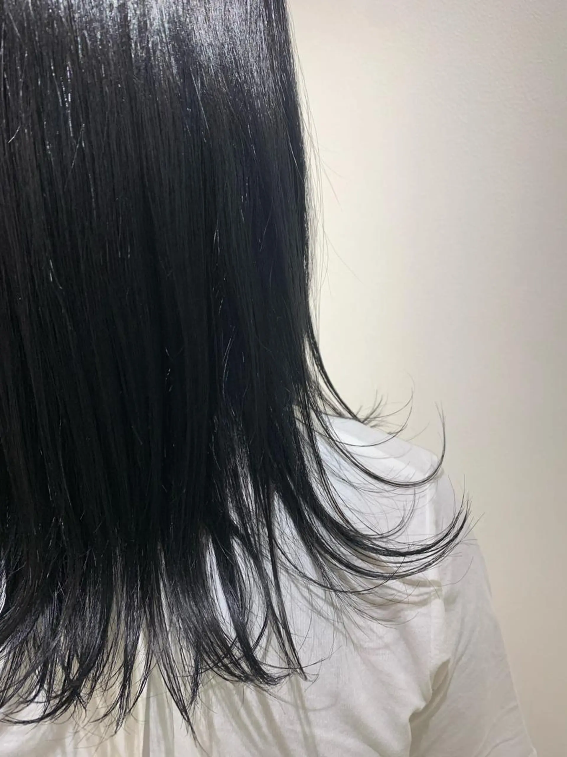 セミロング カラー 黒髪 ブルーカラー ブルーブラック private salon  sill所属・🫧ツヤ髪個室美容室 安食茉莉🫧のヘアスタイル