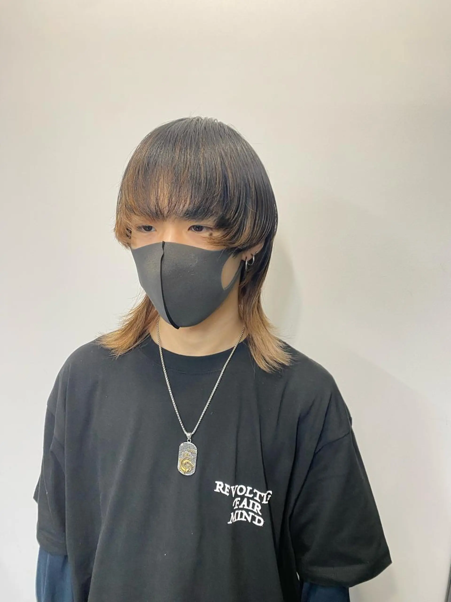 ミディアム メンズ メンズブリーチ メンズハイトーン メンズウルフカット 似合わせカット ウルフカット カット sunc所属・レイヤーカット ワンホンヘアそうたのヘアスタイル