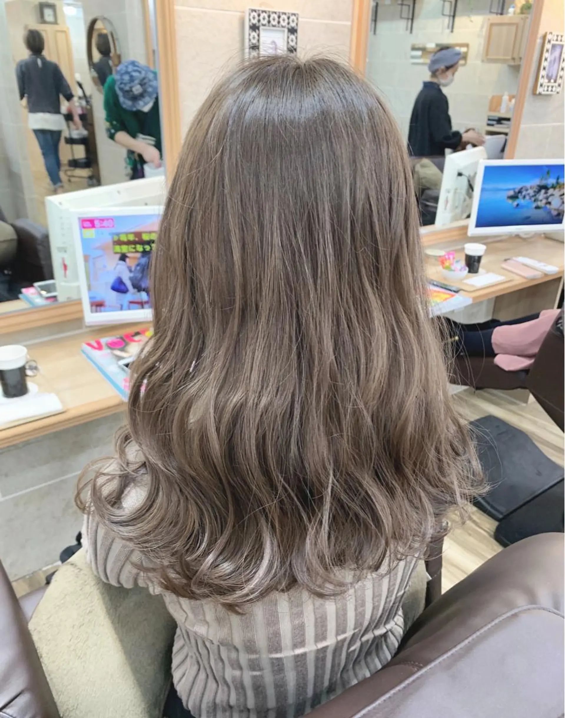 セミロング カラー ハイライトカラー ハイライト カット ヘアカラー トリートメント 平尾 拓也のヘアスタイル