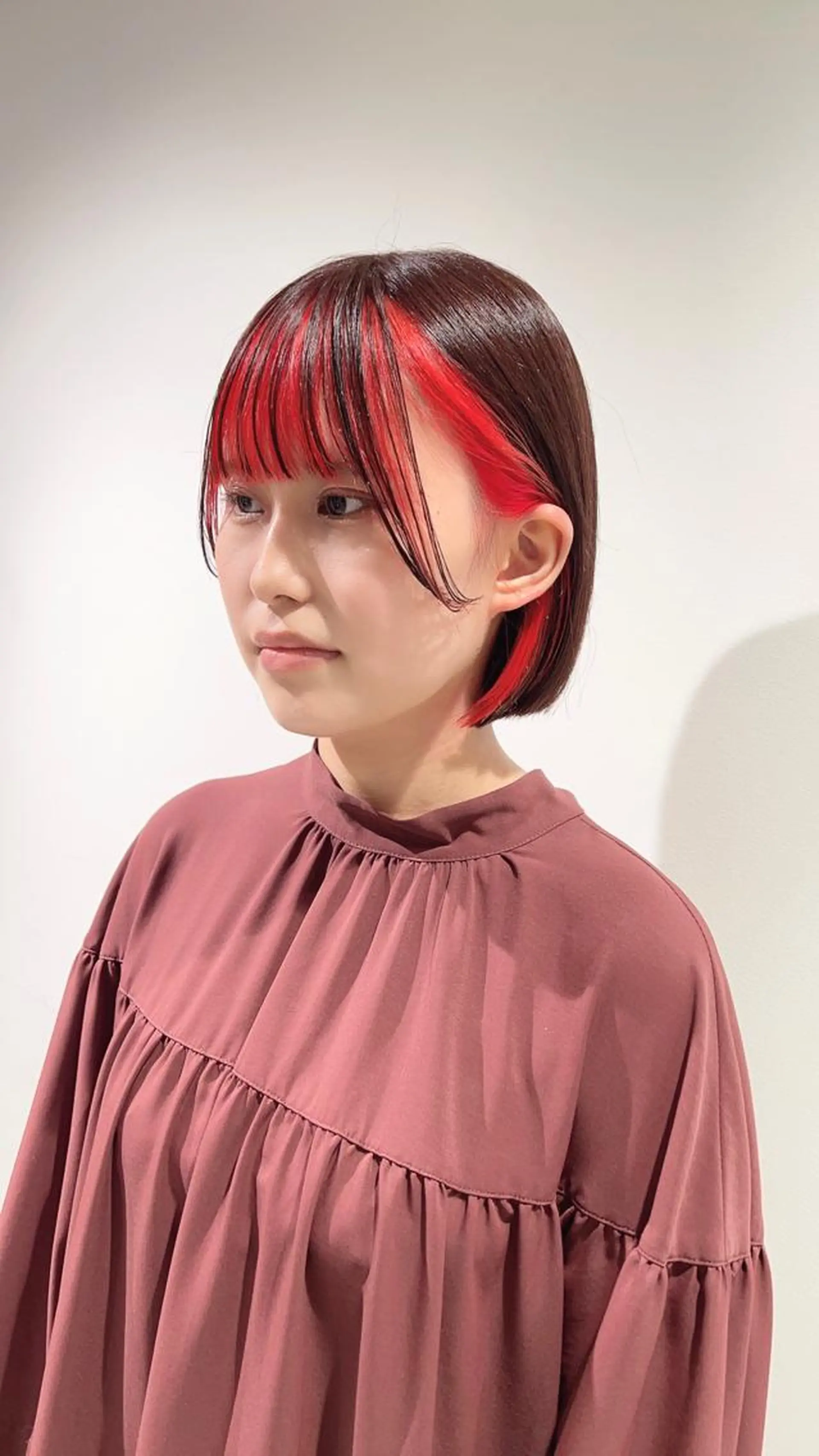 ショート カラー 切りっぱなしボブ ブリーチ インナーカラー レッドカラー ボブ カット ヘアカラー トリートメント ヘッドスパ GO TODAY  SHAIRE  SALON   渋谷モディ所属・スキバサミを使わない カット🌼唯🌼のヘアスタイル