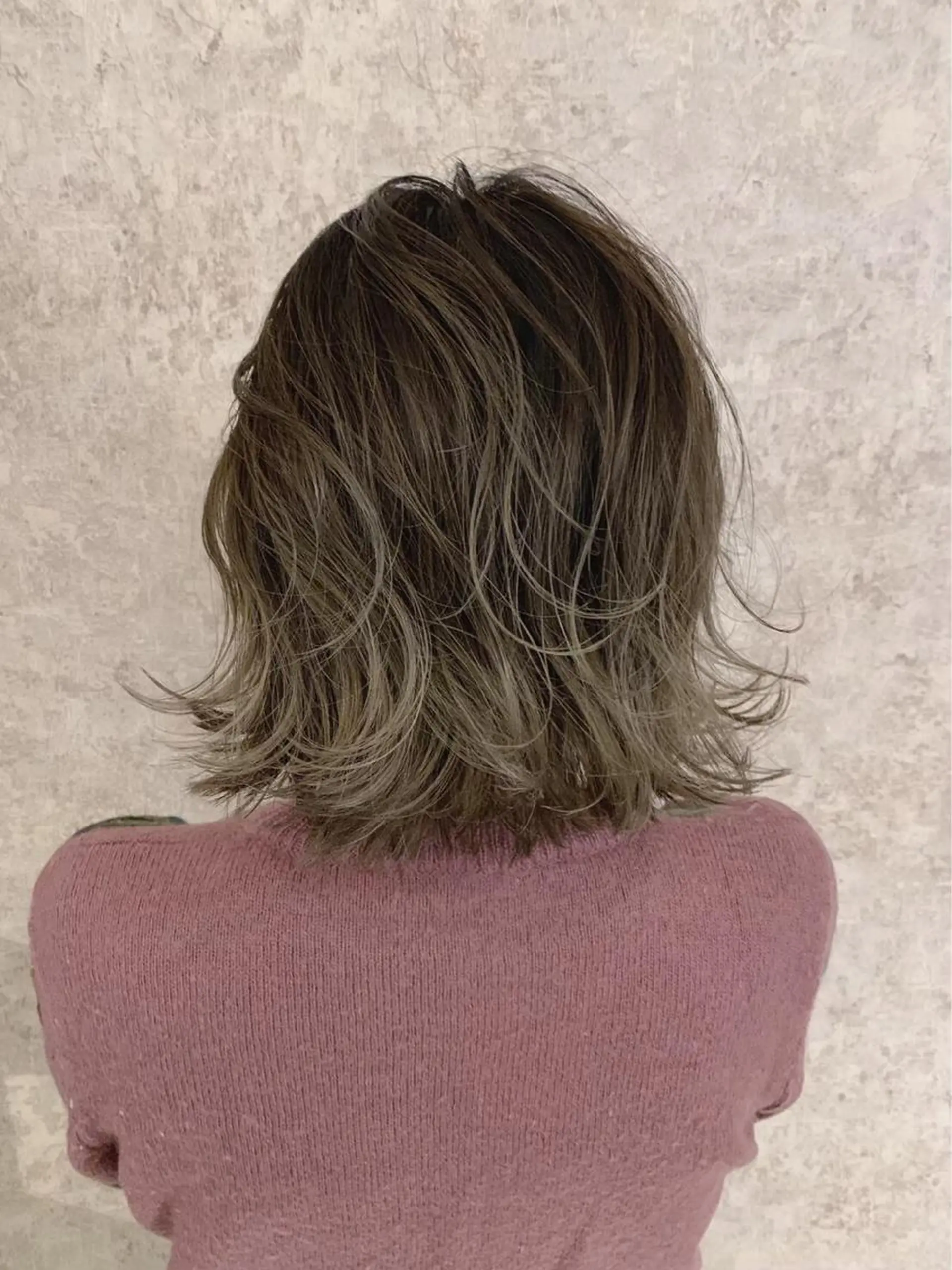 ミディアム カラー LEVIJU なつみのヘアスタイル