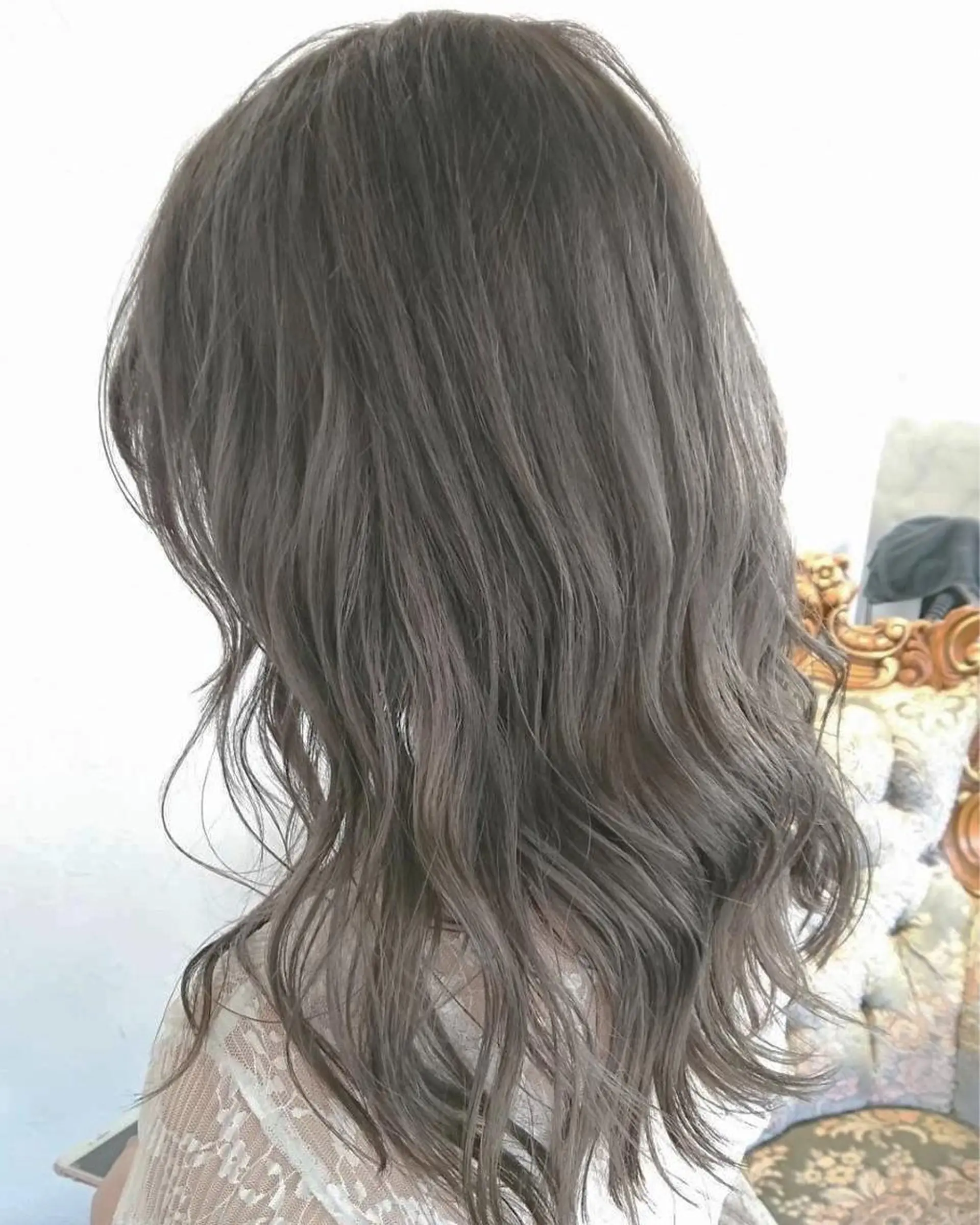 セミロング カラー パーマ ヘアアレンジ アッシュ シルバー シルバーアッシュ エグチ アキラのヘアスタイル