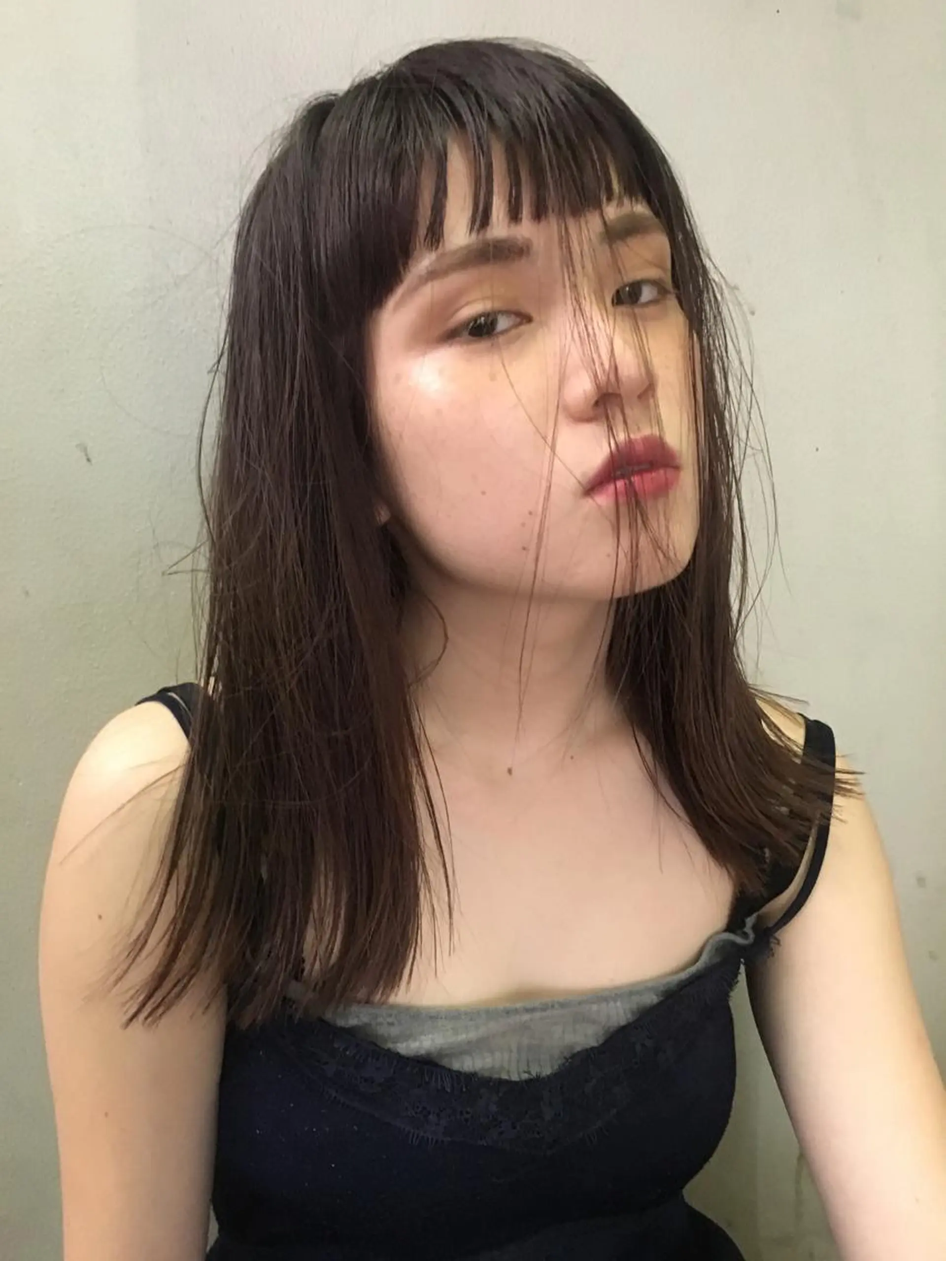 ミディアム カラー ブラウンカラー バイオレットカラー 切りっぱなしロブ BRUNTJET所属・MAEDA MADOKAのヘアスタイル