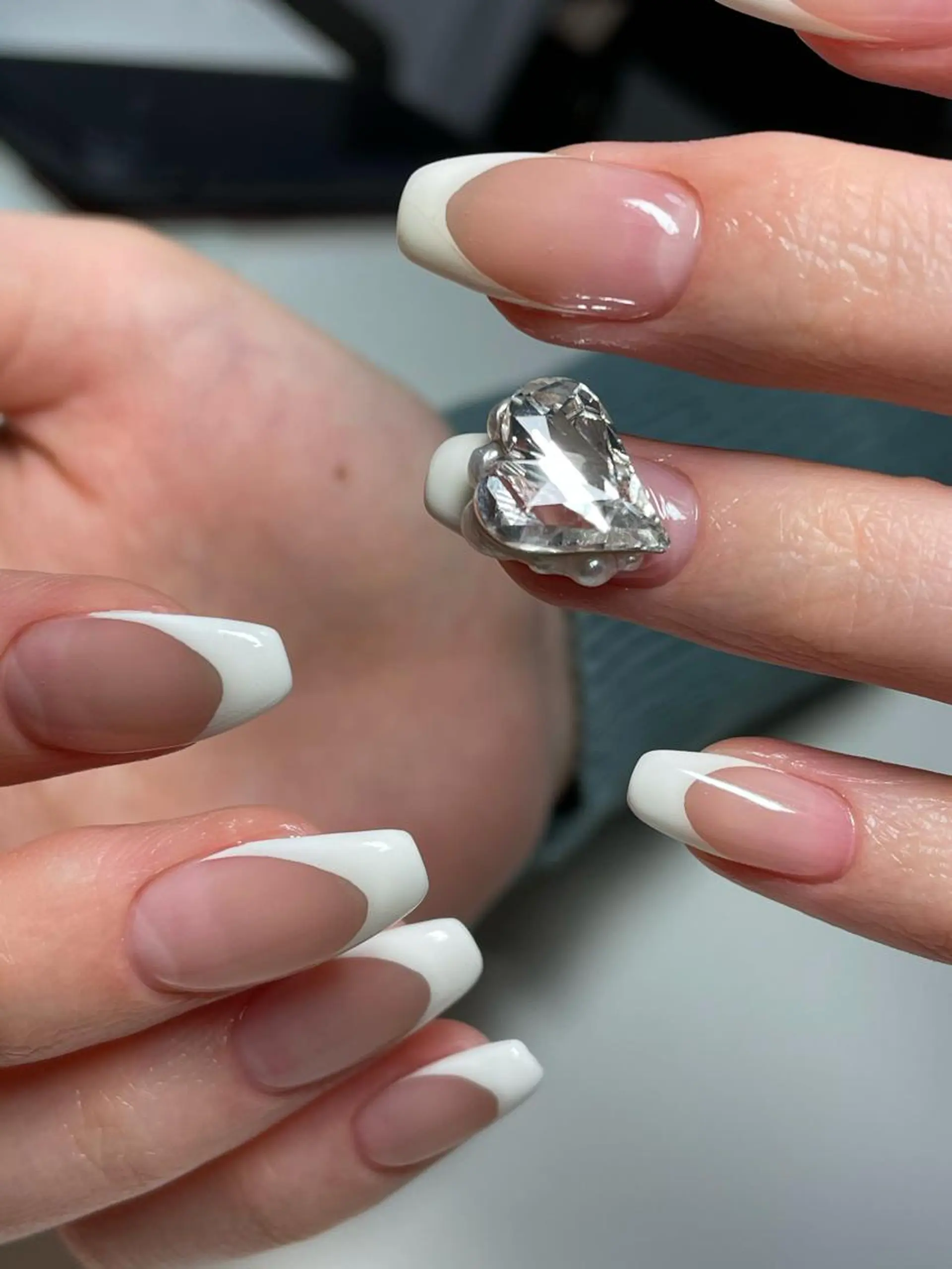 ネイル ストーンネイル ハンドネイル nail salon 7☺︎2所属・nail salon 7☺︎2のネイルデザイン