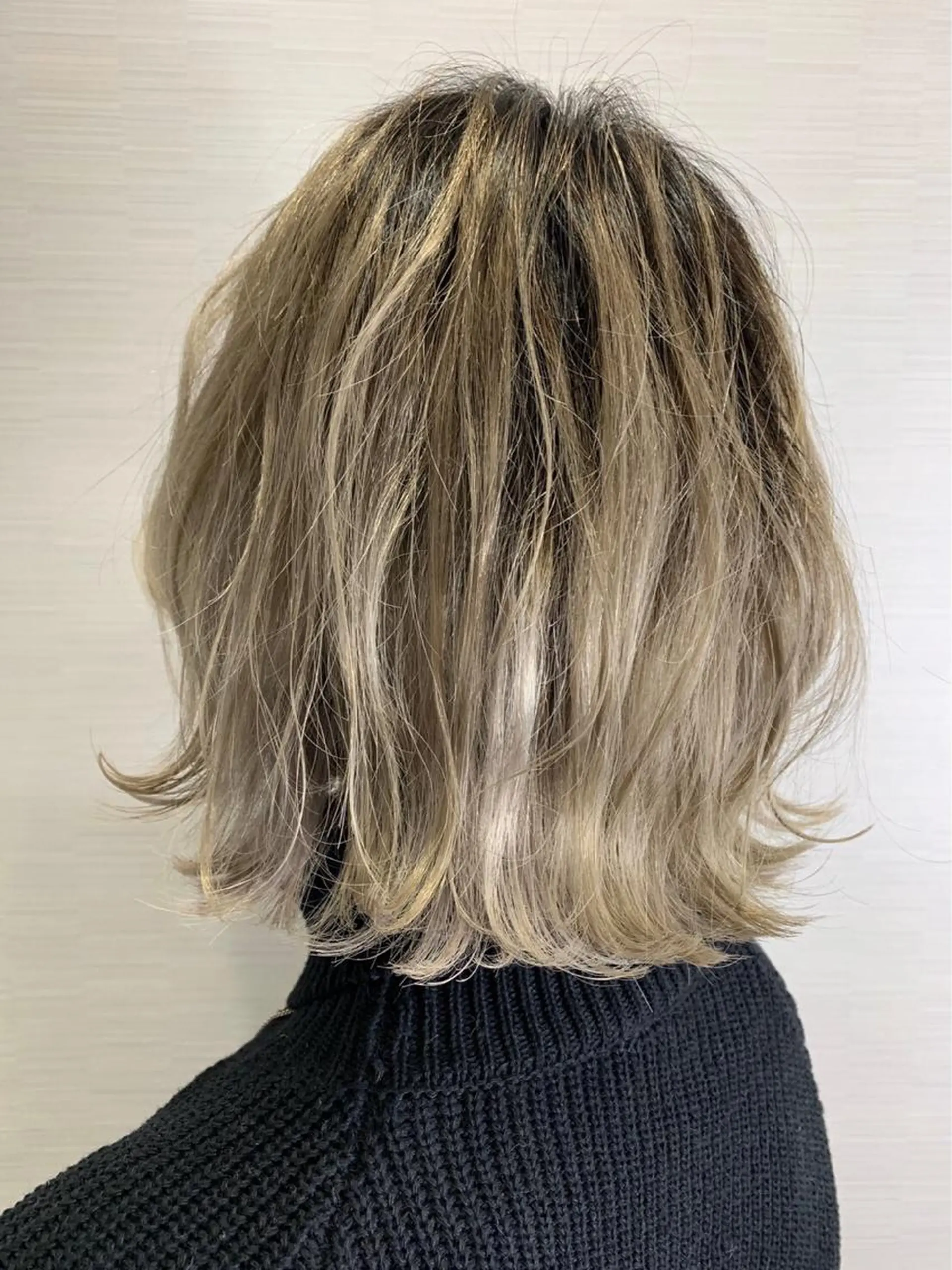 ミディアム ボブ 外ハネヘア カルマ・ニュアンス パーマ　須田龍世のヘアスタイル