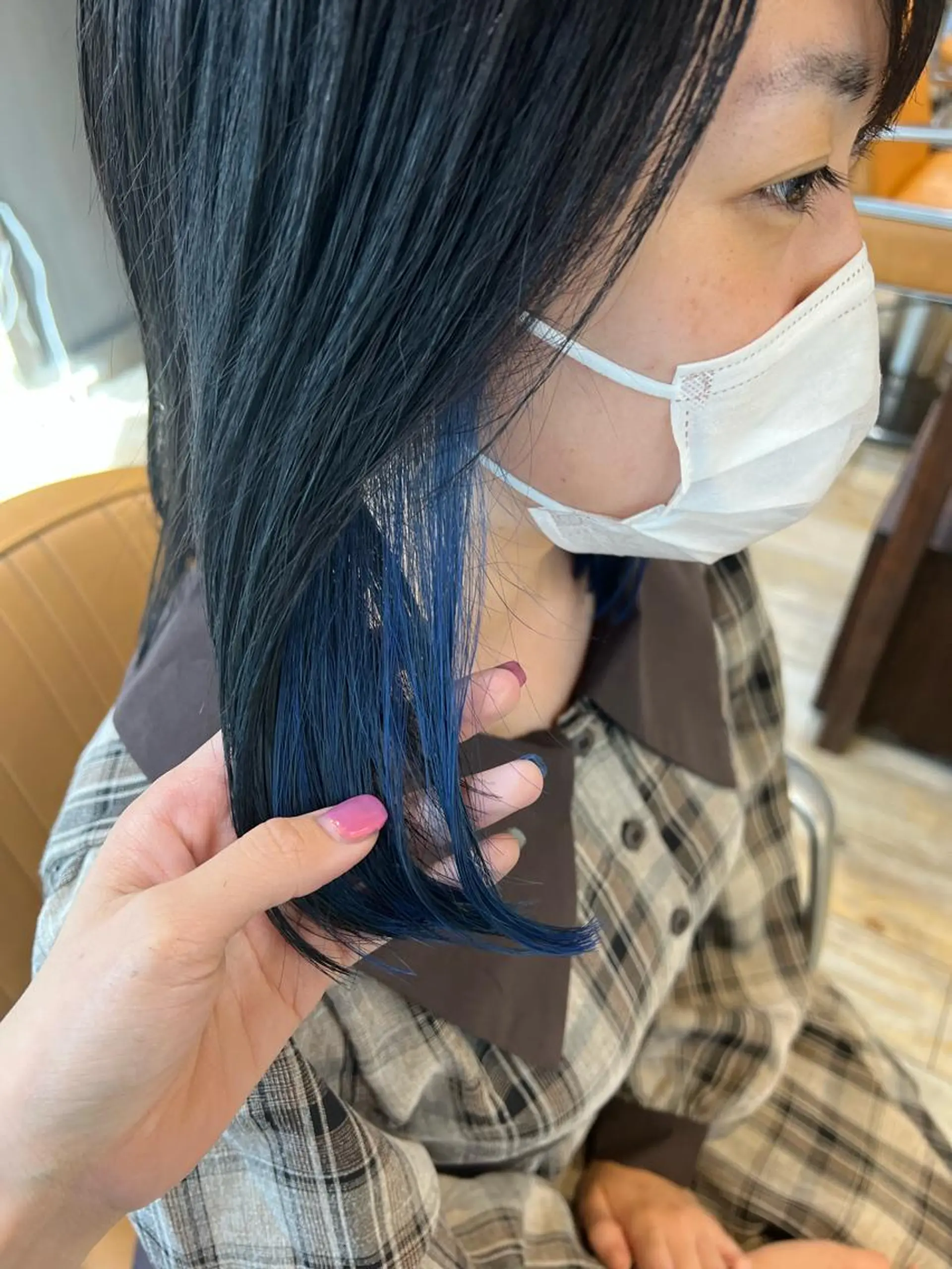 ショート カラー ヘアアレンジ 切りっぱなしボブ ブルーカラー イヤリングカラー インナーカラー ボブ カット ヘアカラー トリートメント サナ🌱 切りっぱなしボブのヘアスタイル