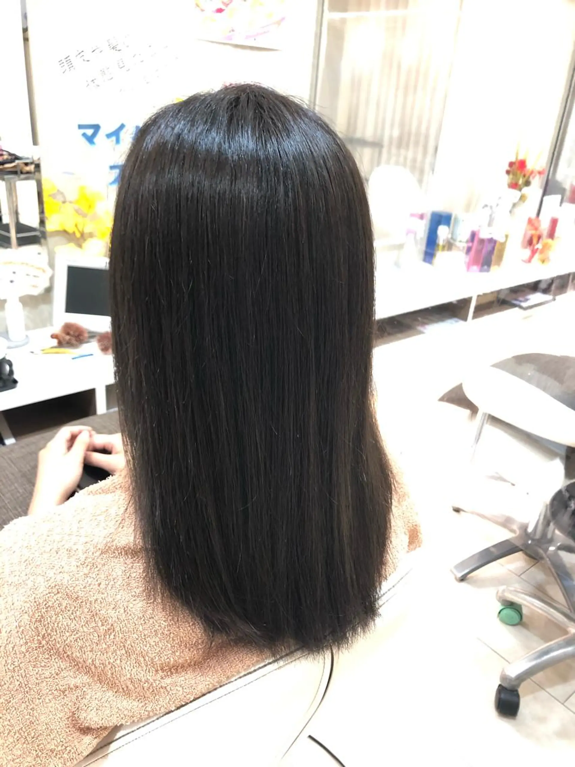 セミロング アサト チヨノのヘアスタイル